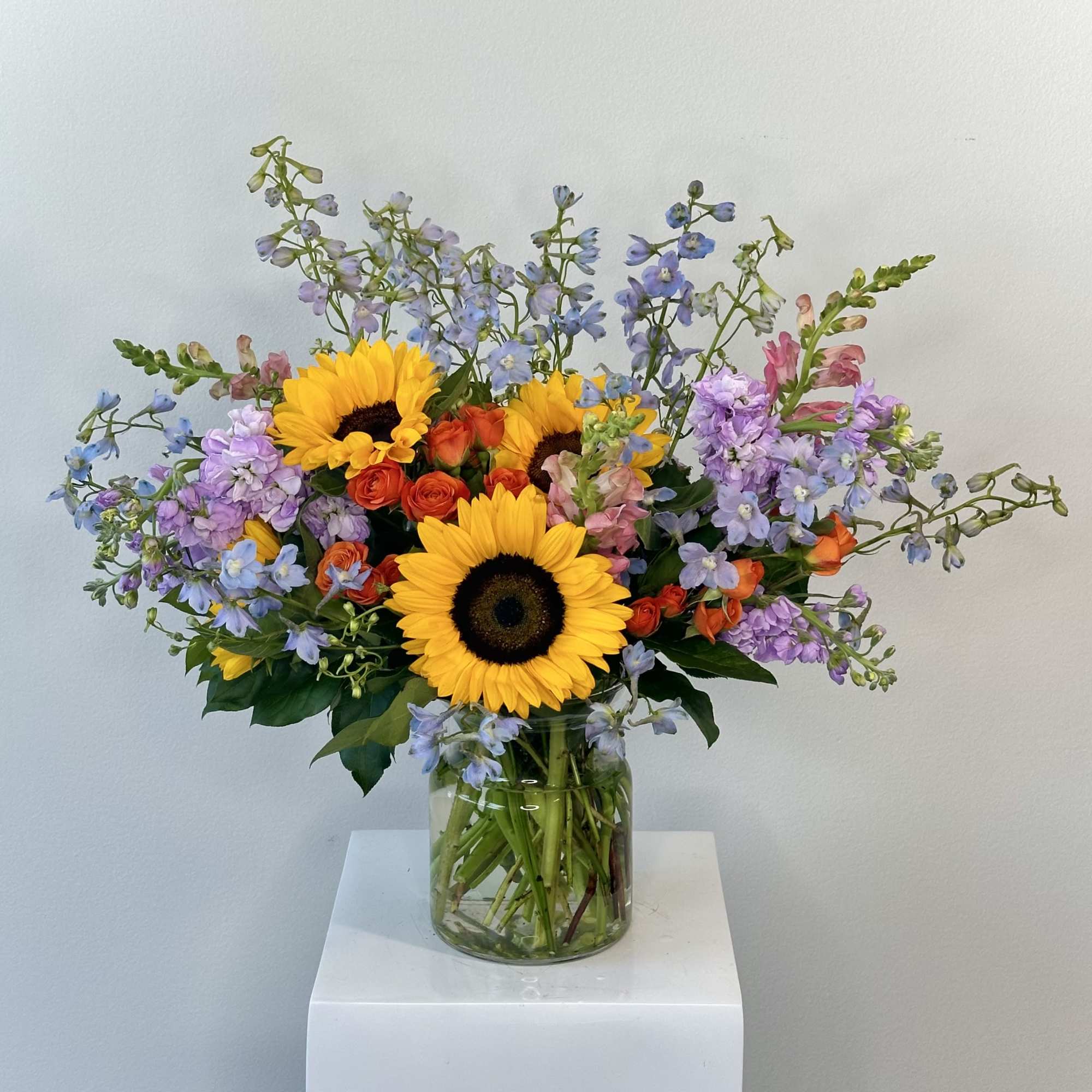 Bask in a glow of affection with Irvine Village Flowers’ full nest Bask in a glow of affection with Irvine Village Flowers’ full nest