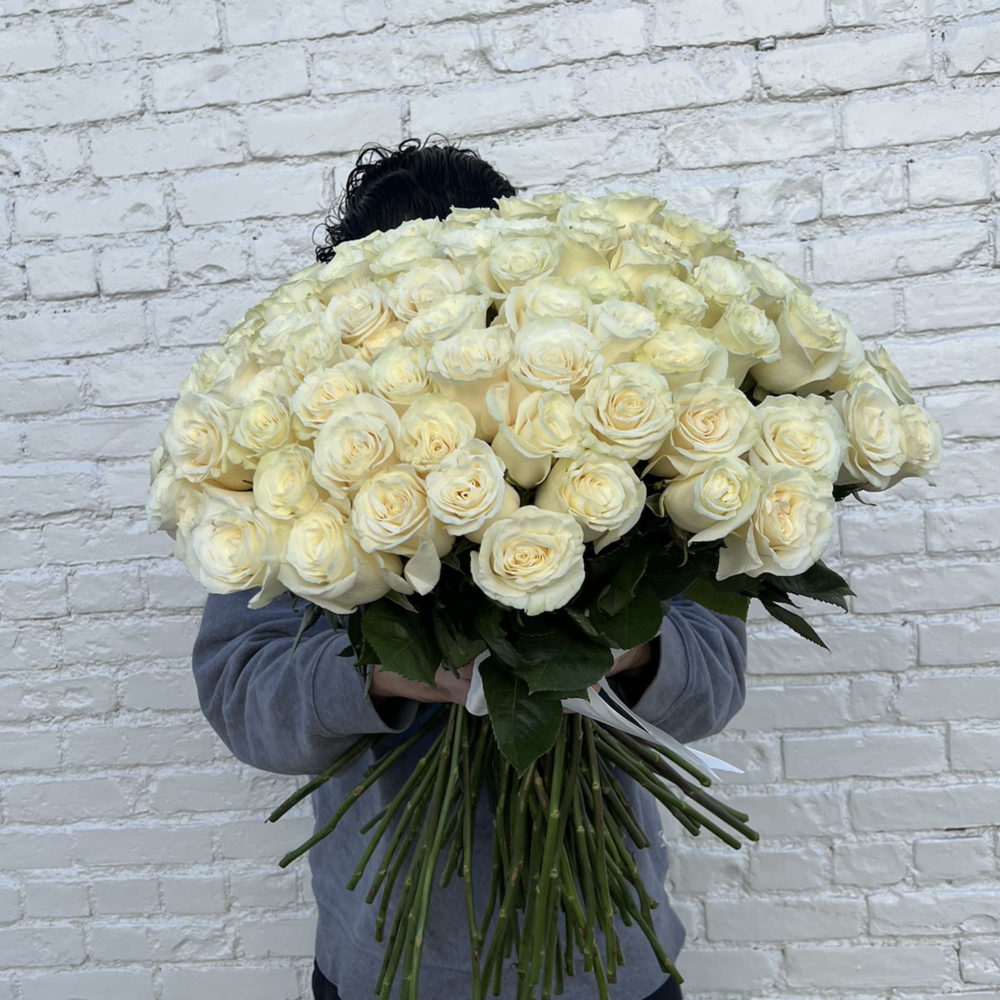 101 White Roses 