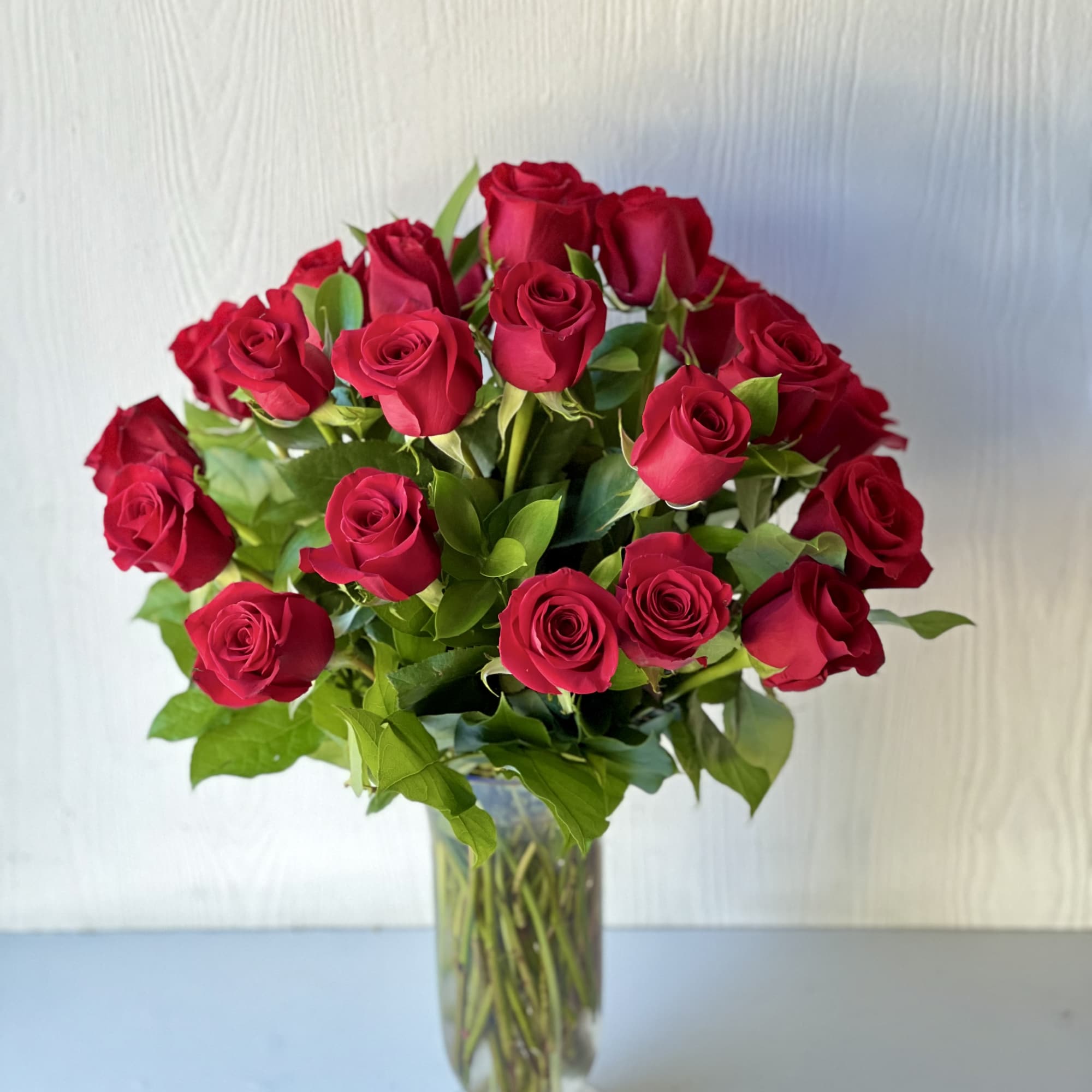  Dozen Red Roses &ndash; Classic Valentine&rsquo;s Day Flower Delivery in 