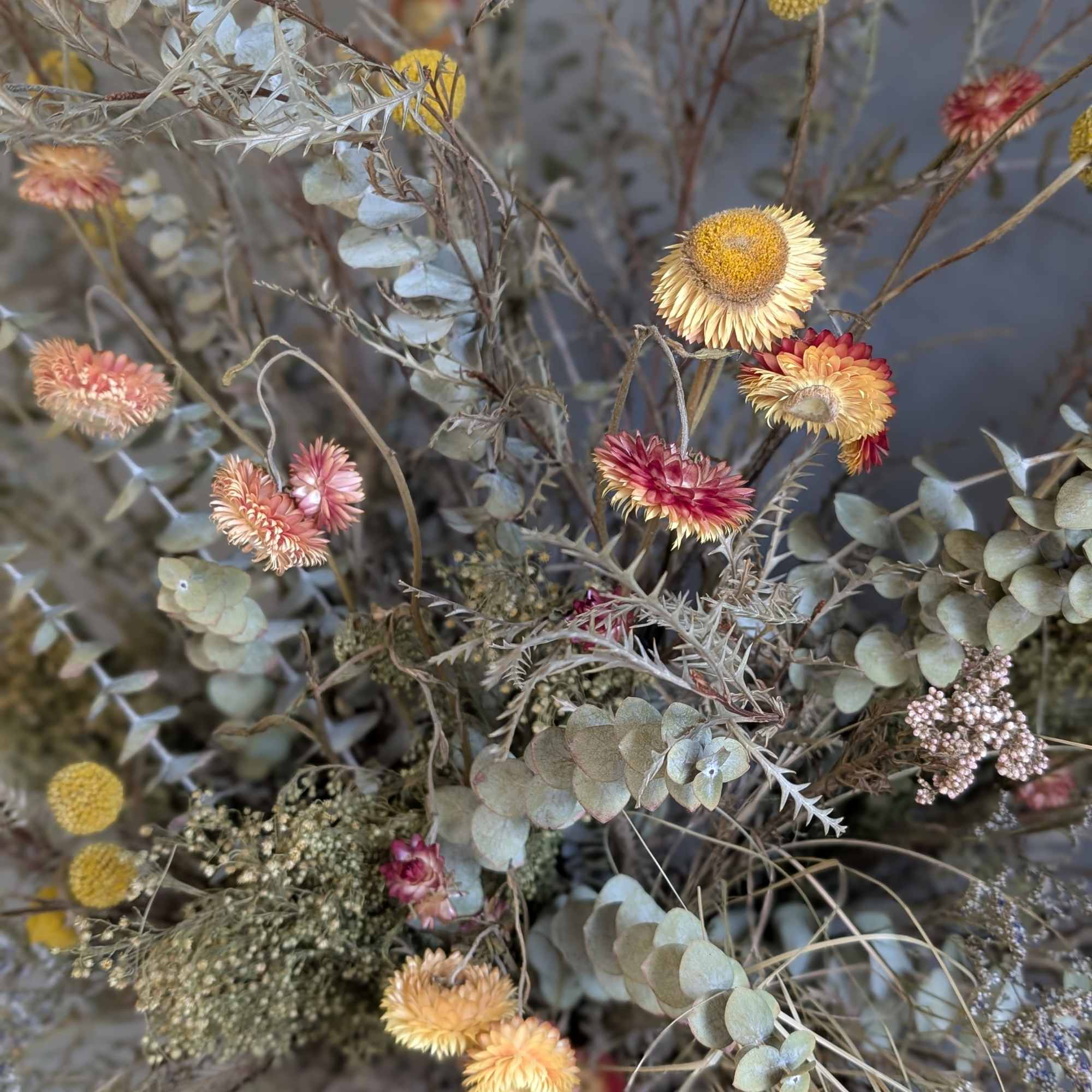 A beautiful wildflower mix of yellow and neutral colored. This dried flower