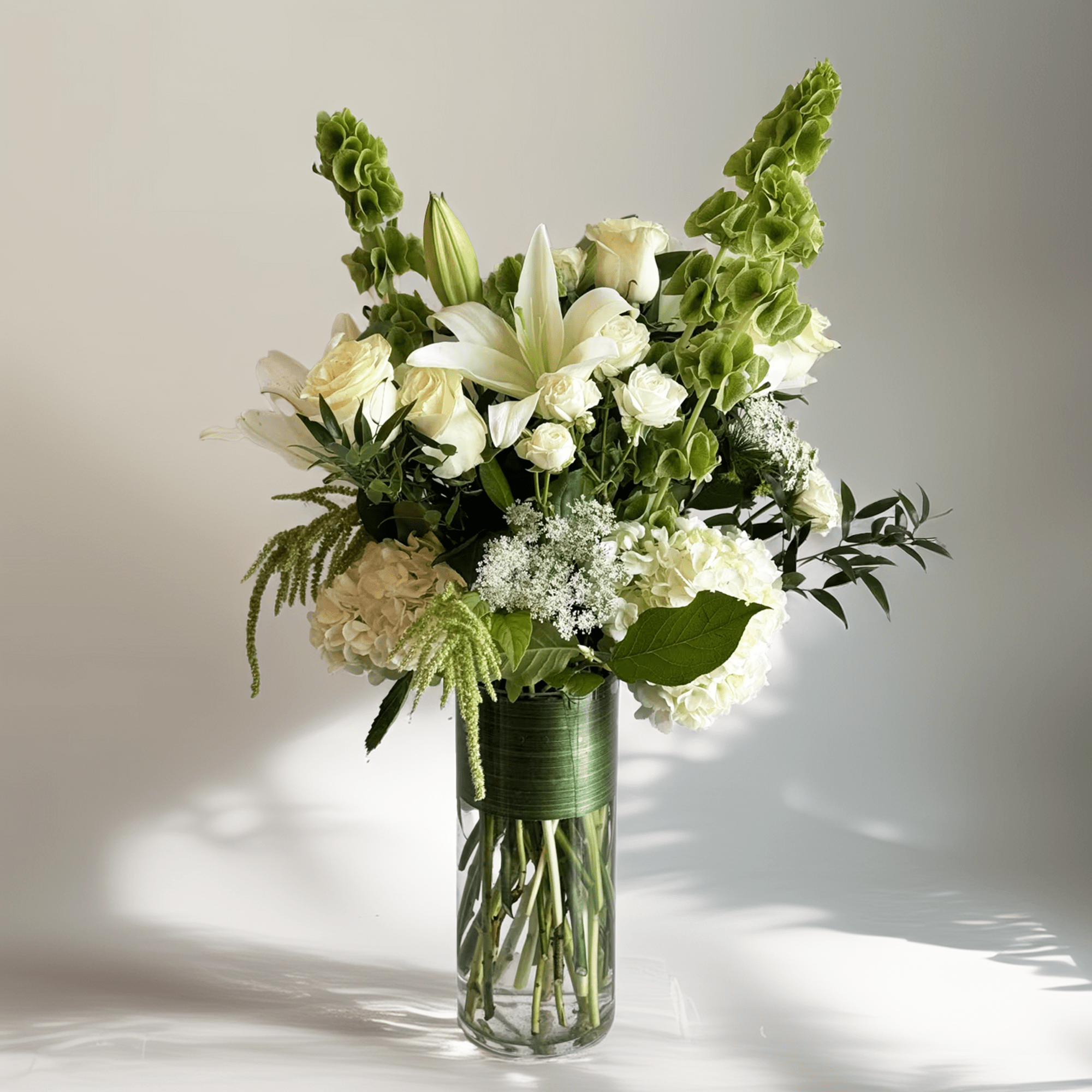 Looking for an elegant and sophisticated floral arrangement to impress your loved
