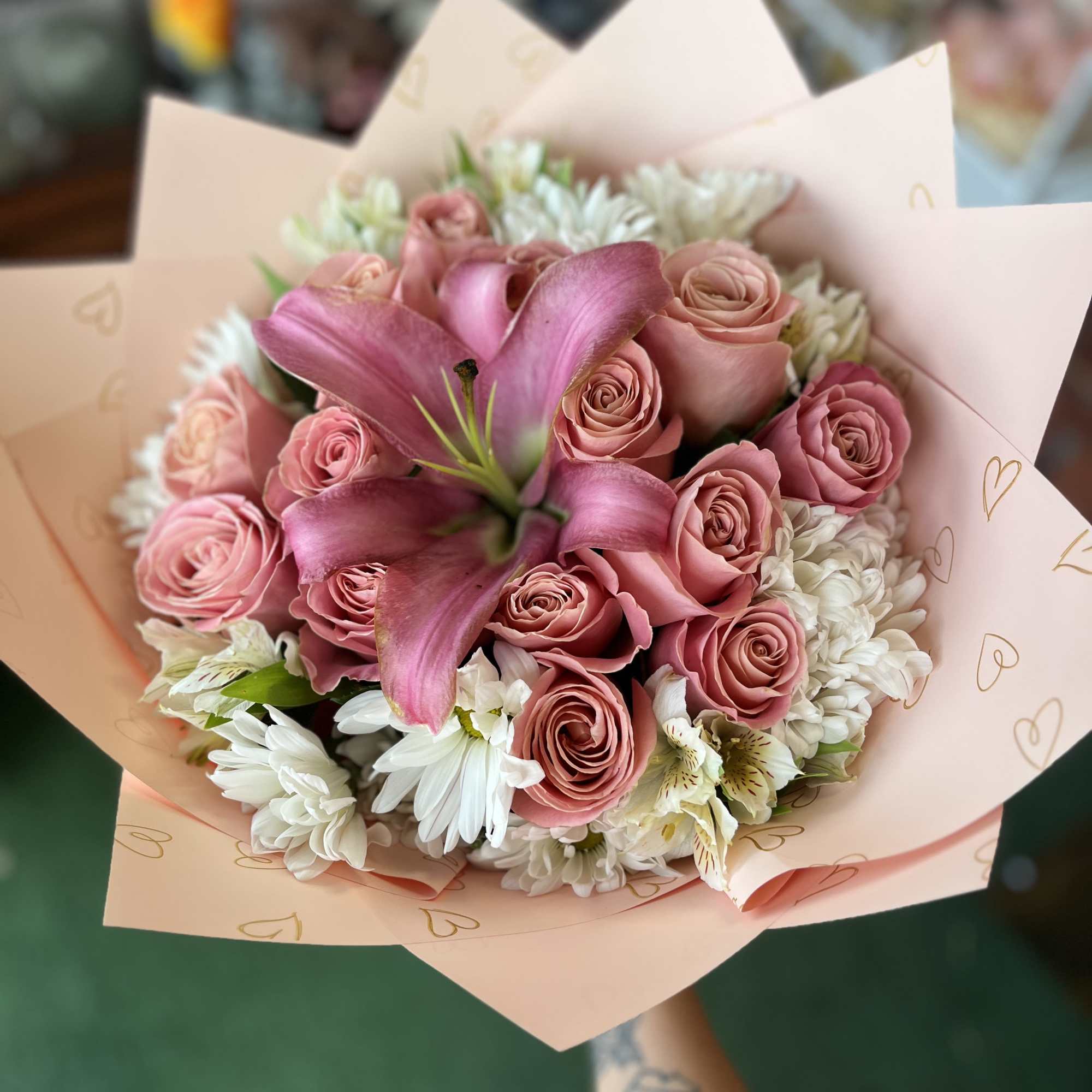 White and pink flowers ; buchon style. 