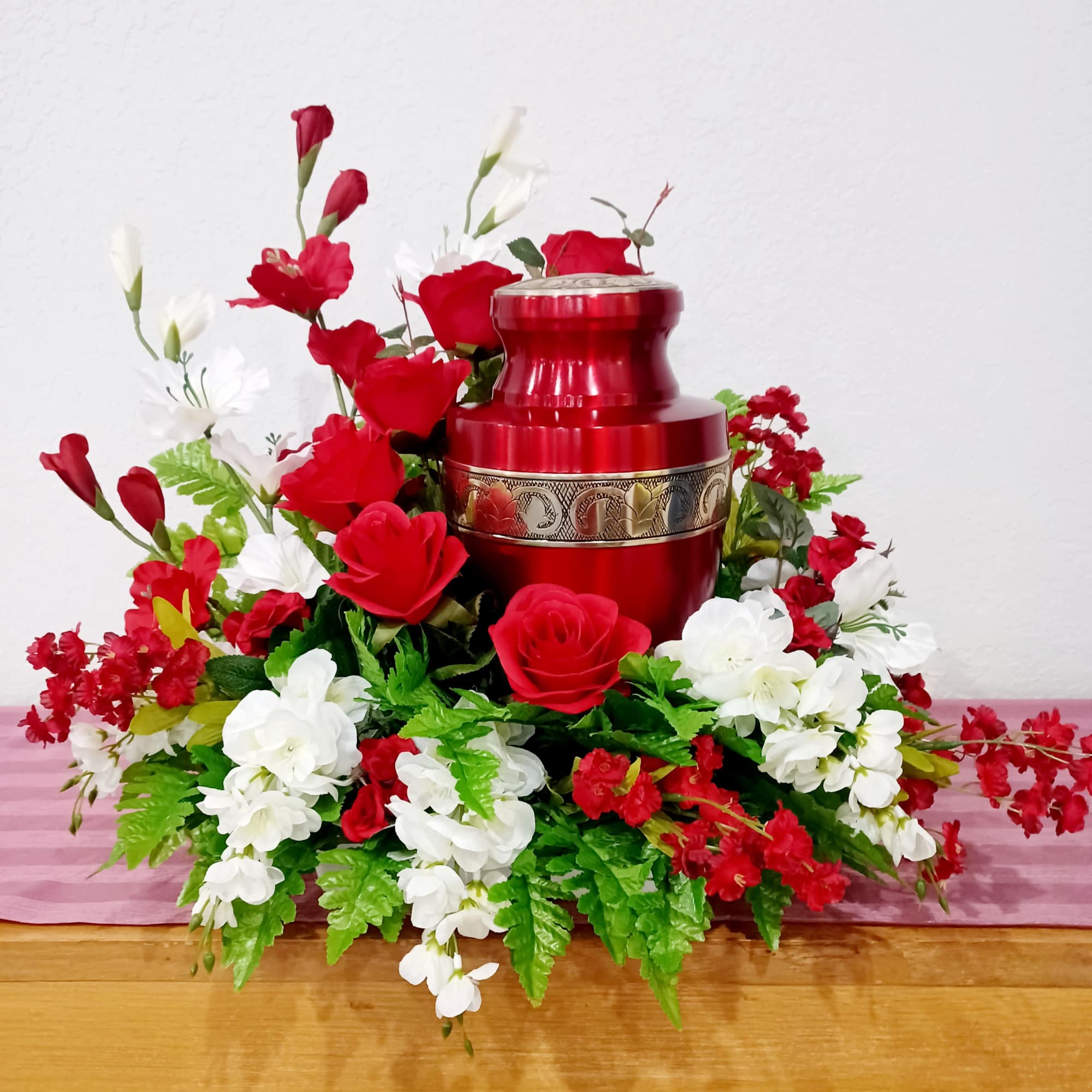 This is a beautiful silk tribute spray that can be made in