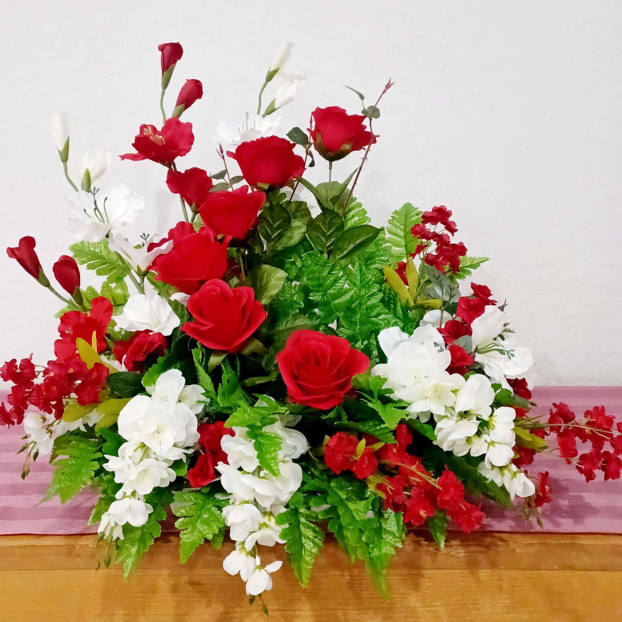 This is a beautiful silk tribute spray that can be made in