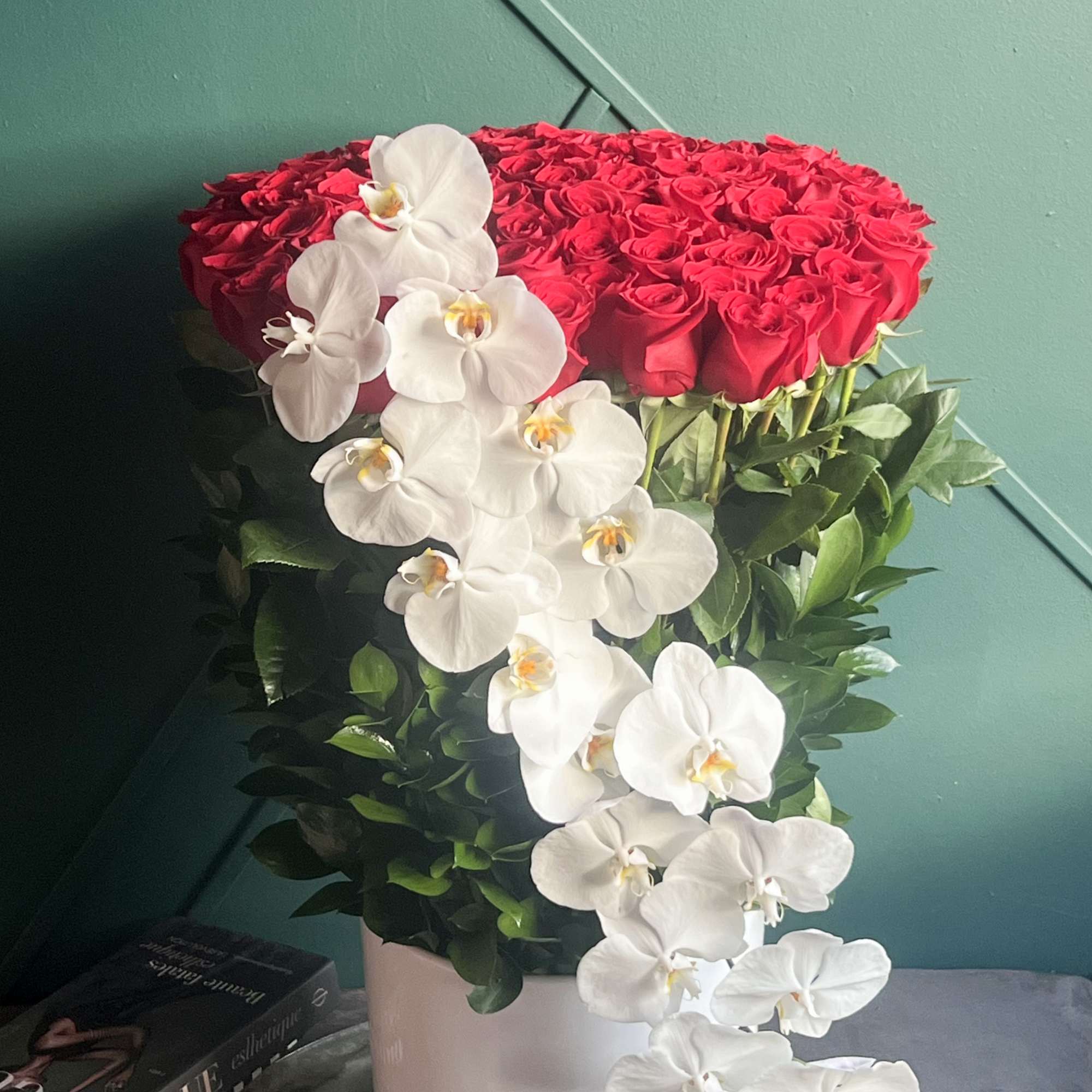 100 Long Stem Red roses in ceramic vase.

Product Details:

Luxury, tall design with