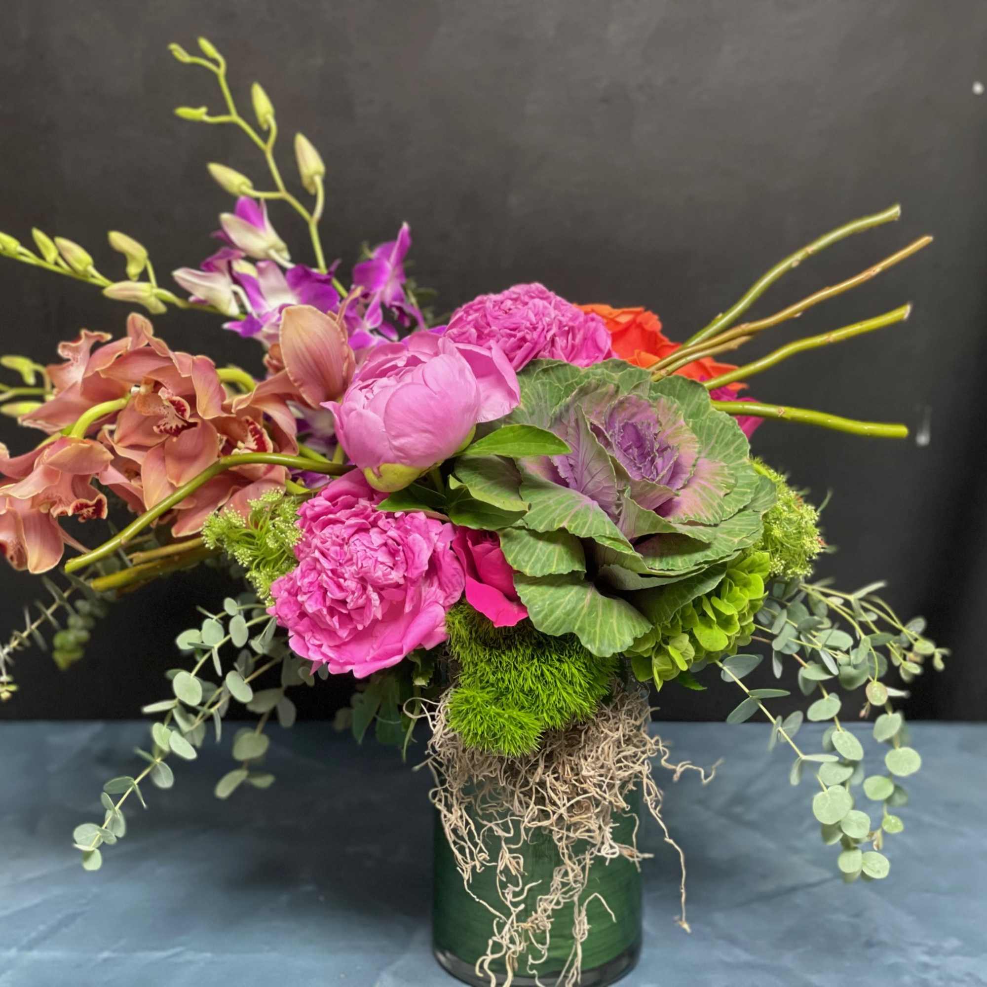 Bold, textural, and full of organic elegance — this striking arrangement blends Bold, textural, and full of organic elegance — this striking arrangement blends