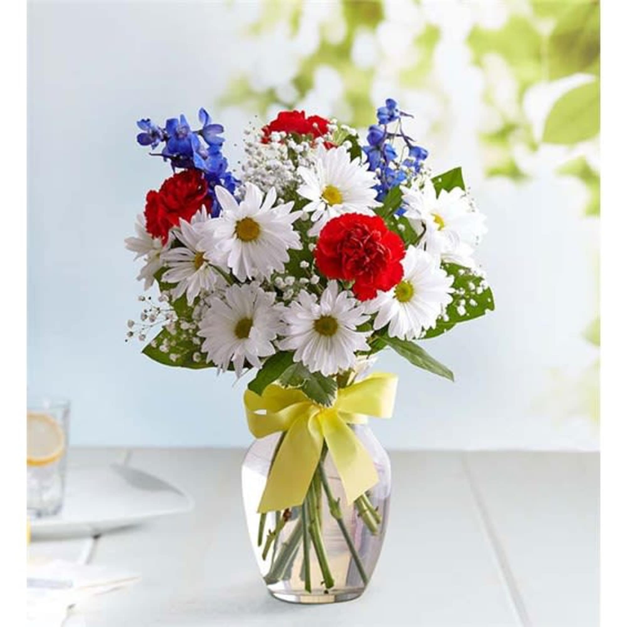 Celebrate American pride with our patriotic bouquet. Highlighted by an iconic yellow