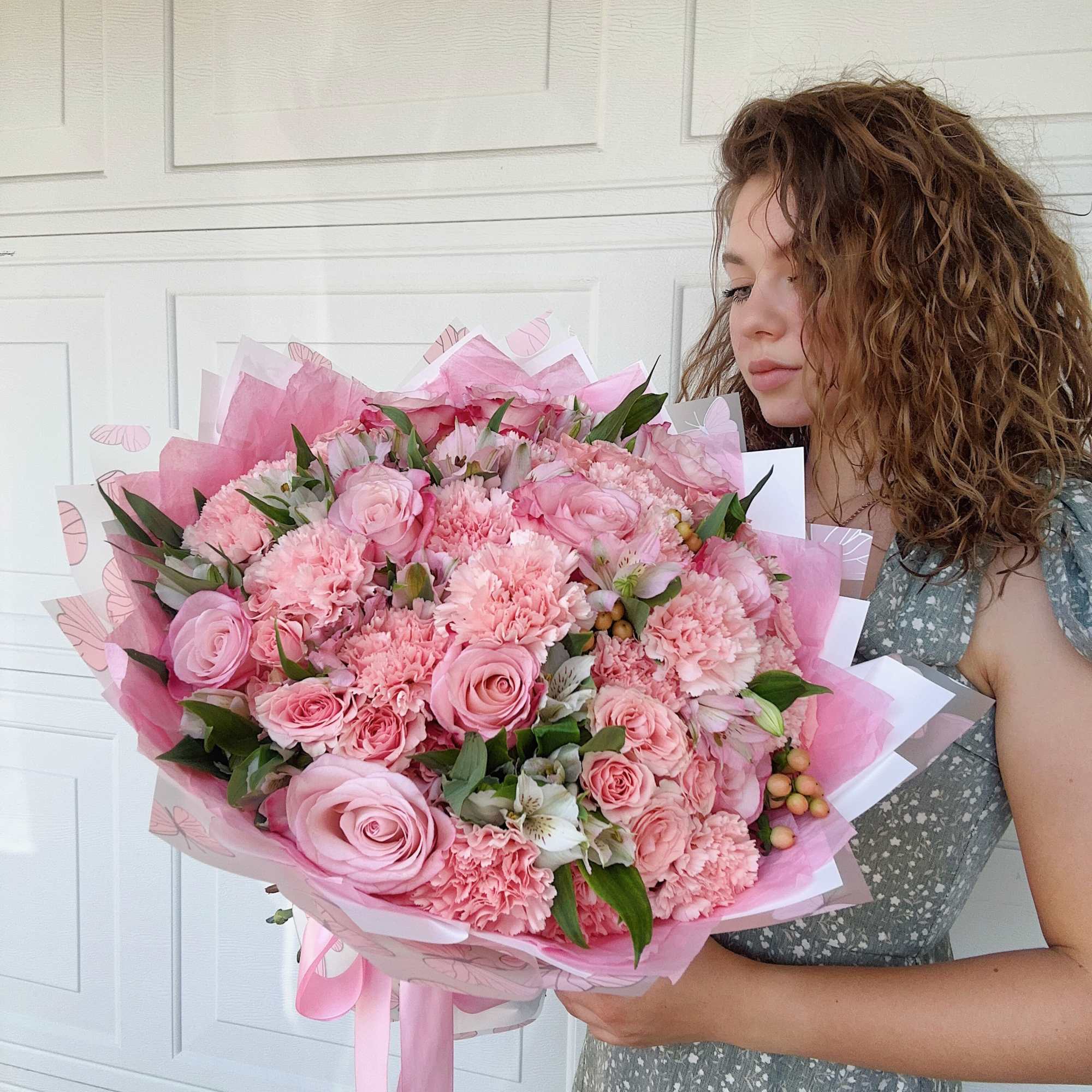 This bouquet feels like a breath of spring, wrapped in soft, delicate This bouquet feels like a breath of spring, wrapped in soft, delicate