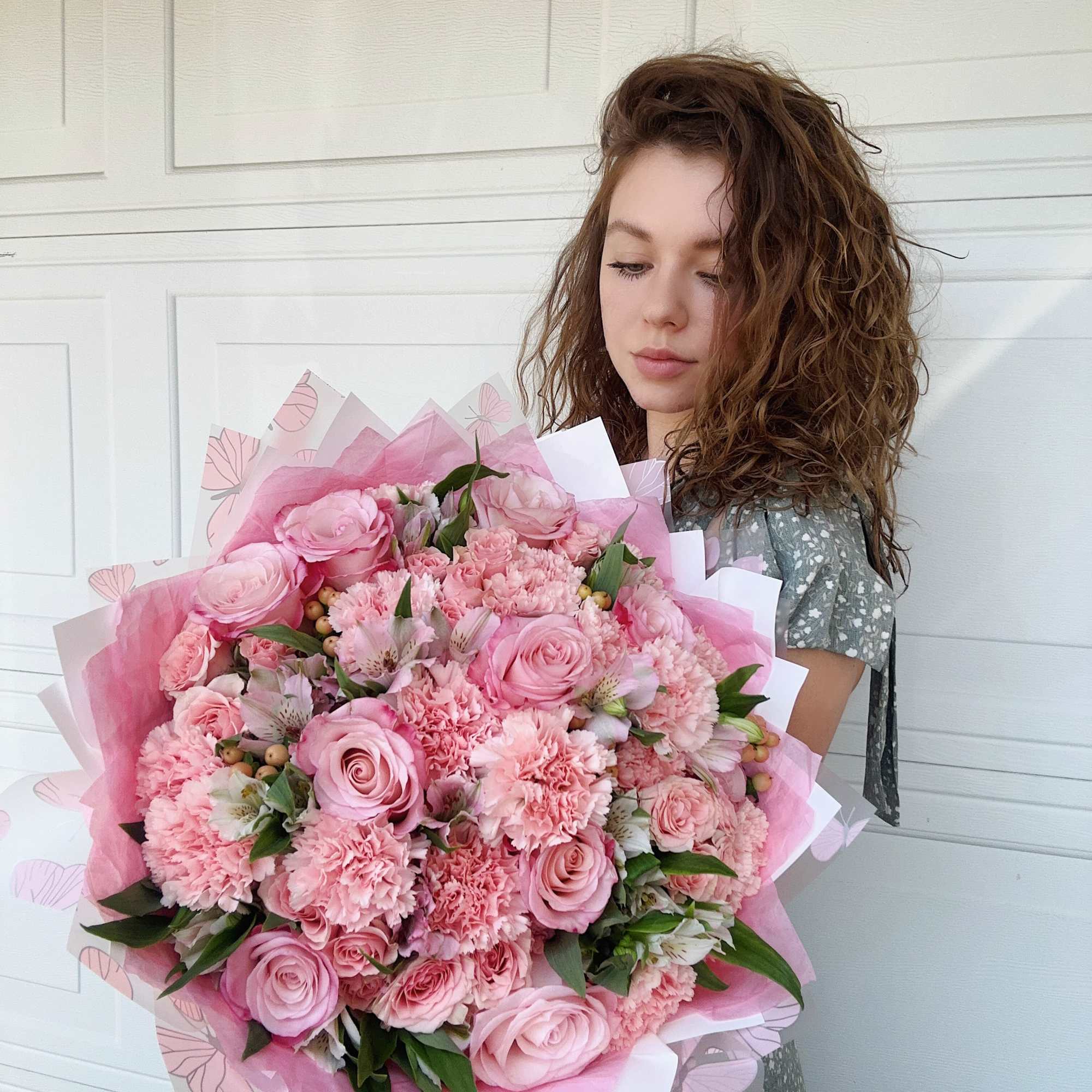 This bouquet feels like a breath of spring, wrapped in soft, delicate This bouquet feels like a breath of spring, wrapped in soft, delicate