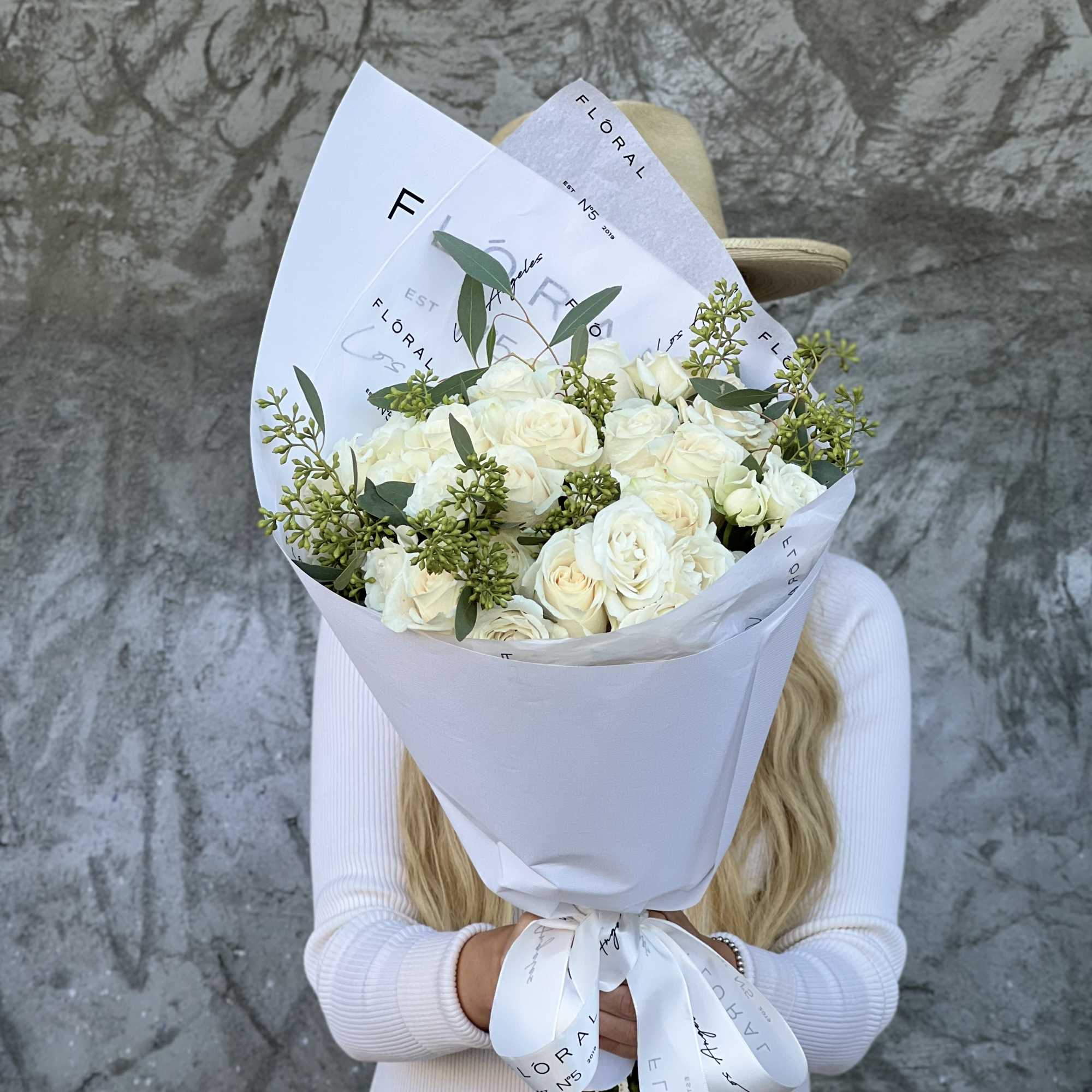 This mixed roses bouquet is a heartfelt expression of life&rsquo;s most meaningful