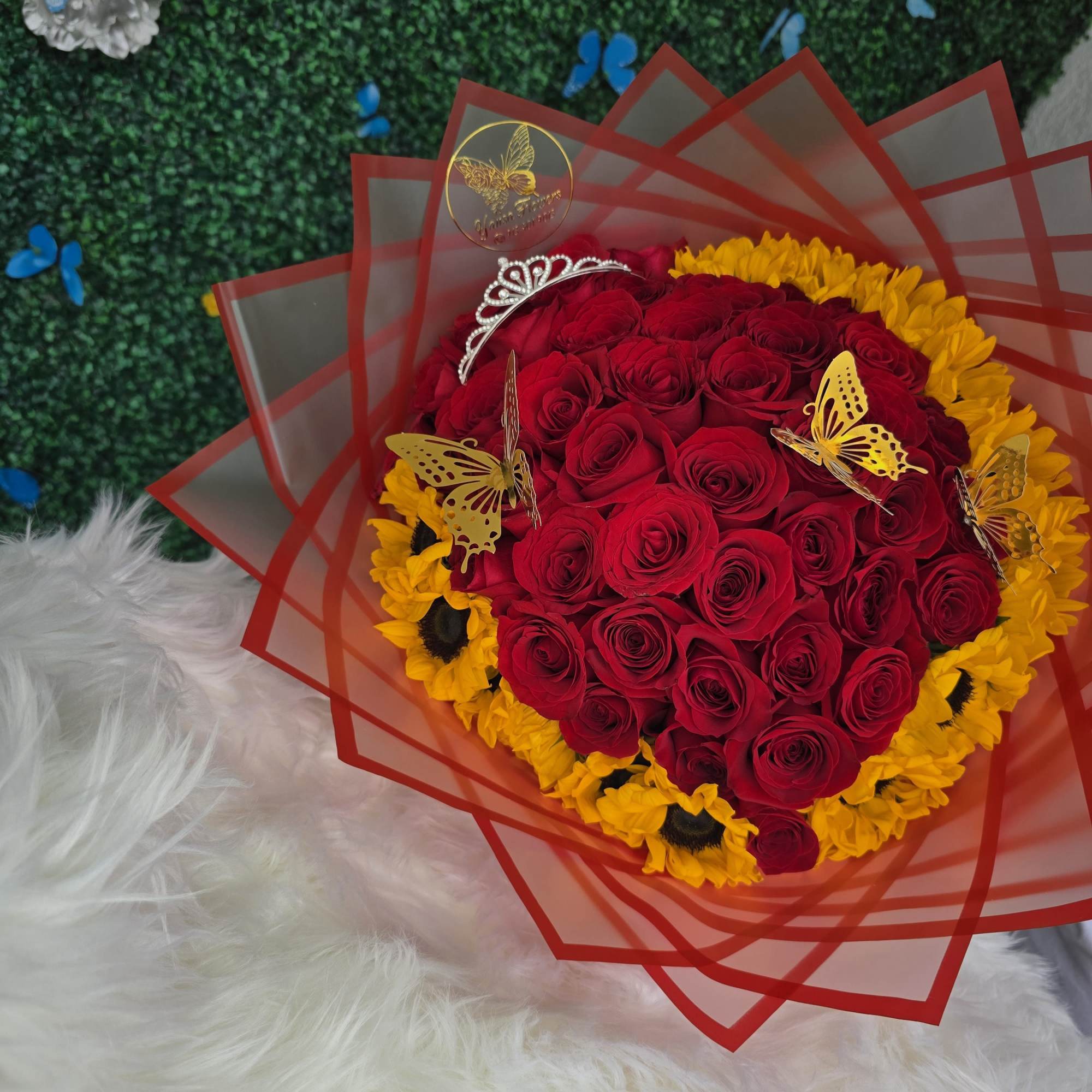 &quot;Luxury in Every Petal&quot;
The Buch&oacute;n Style is all about going big: oversized