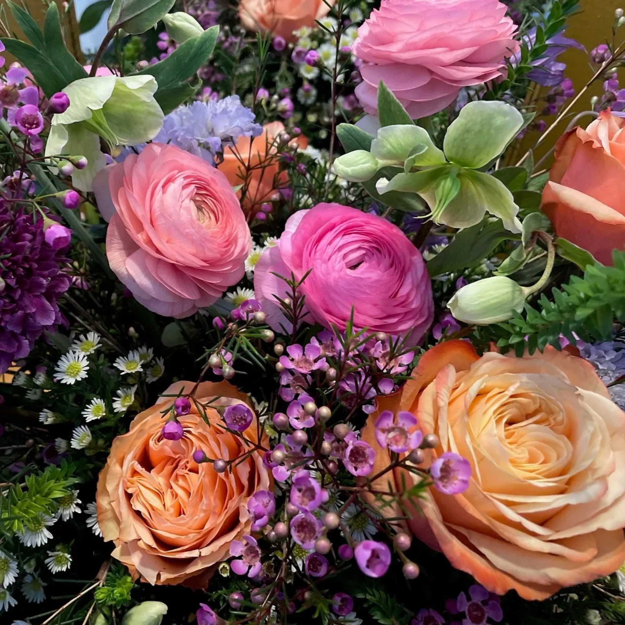 Like golden-hour light caught in petals&mdash;romantic, airy, and full of warmth. Honeyed