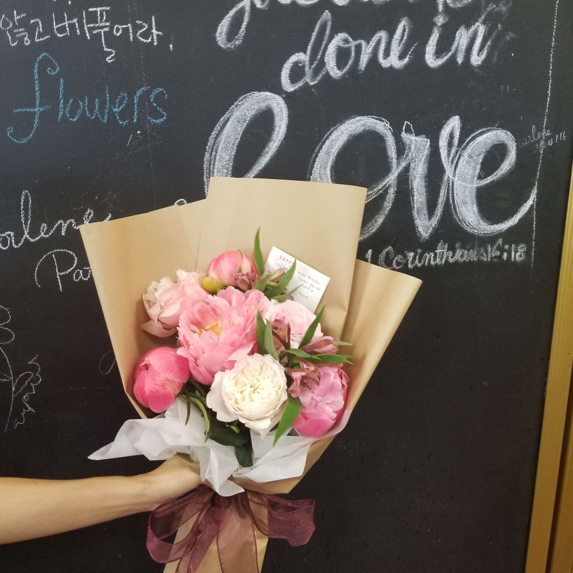 Peonies Bouquet wrapped in vintage style paper

Please pre-ordered 3- 5 days .(