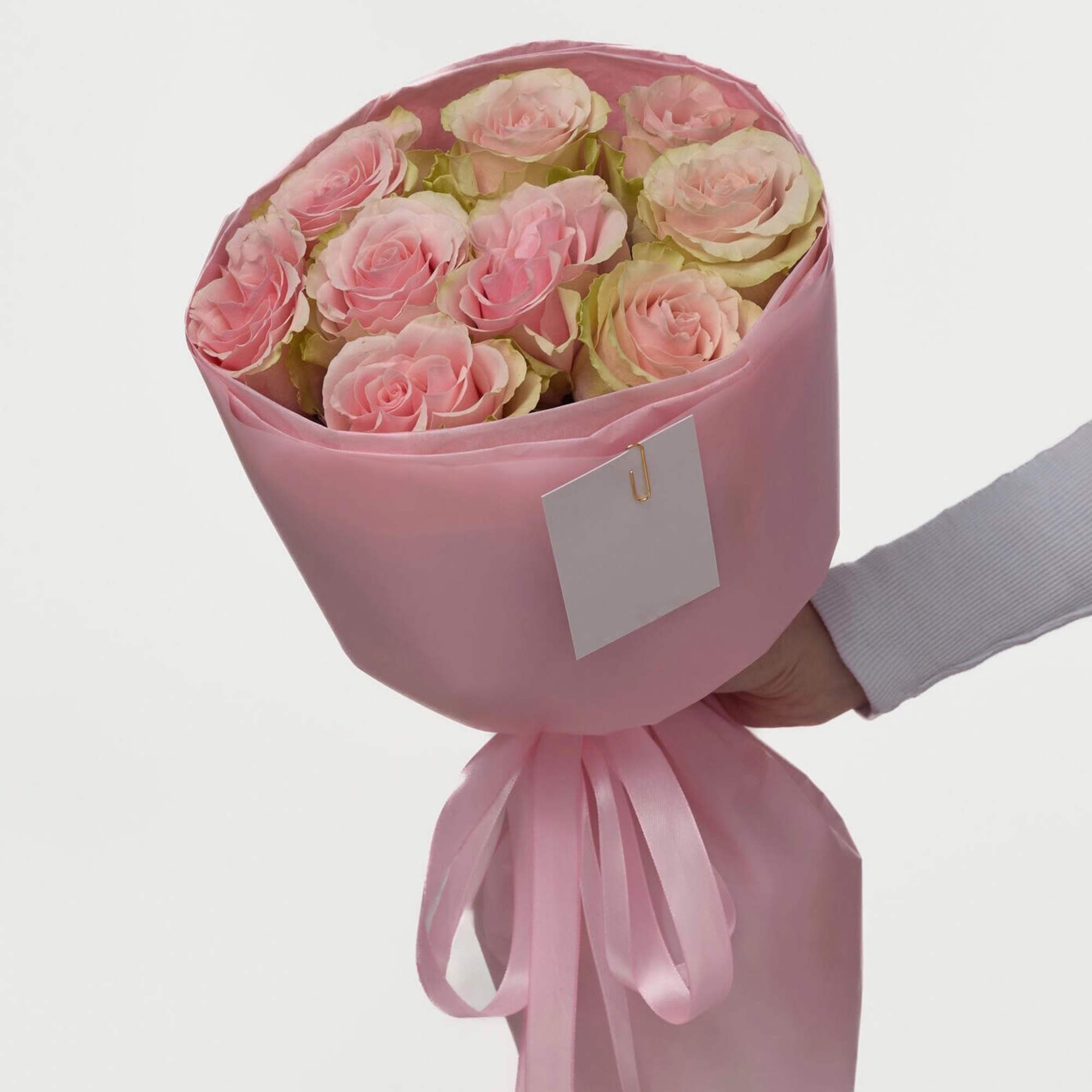 Bouquet of pink roses.

Standard size - 9 roses
Deluxe size - 15 roses
Premium