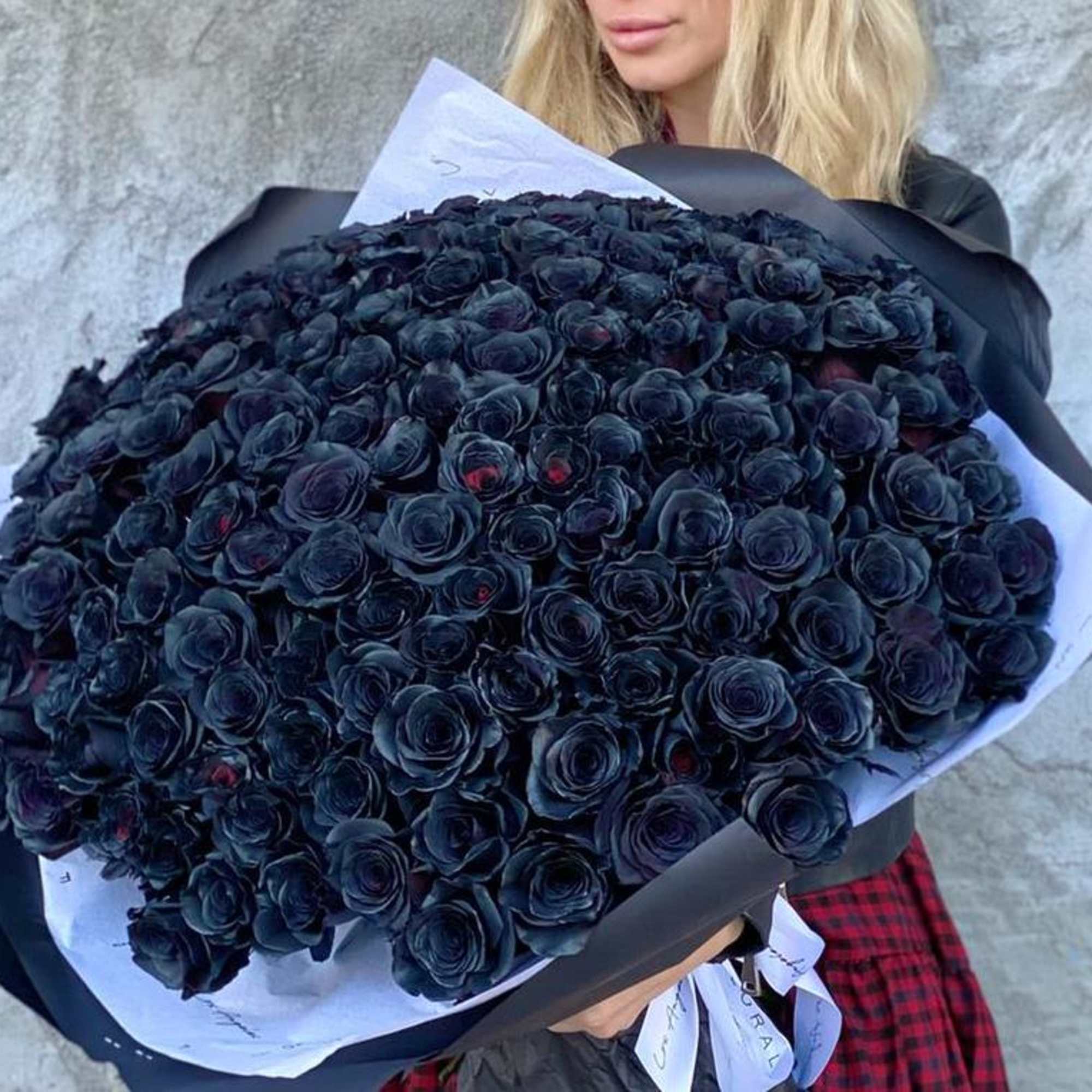 Handcrafted by our expert florist in Studio City, this fabulous bouquet features