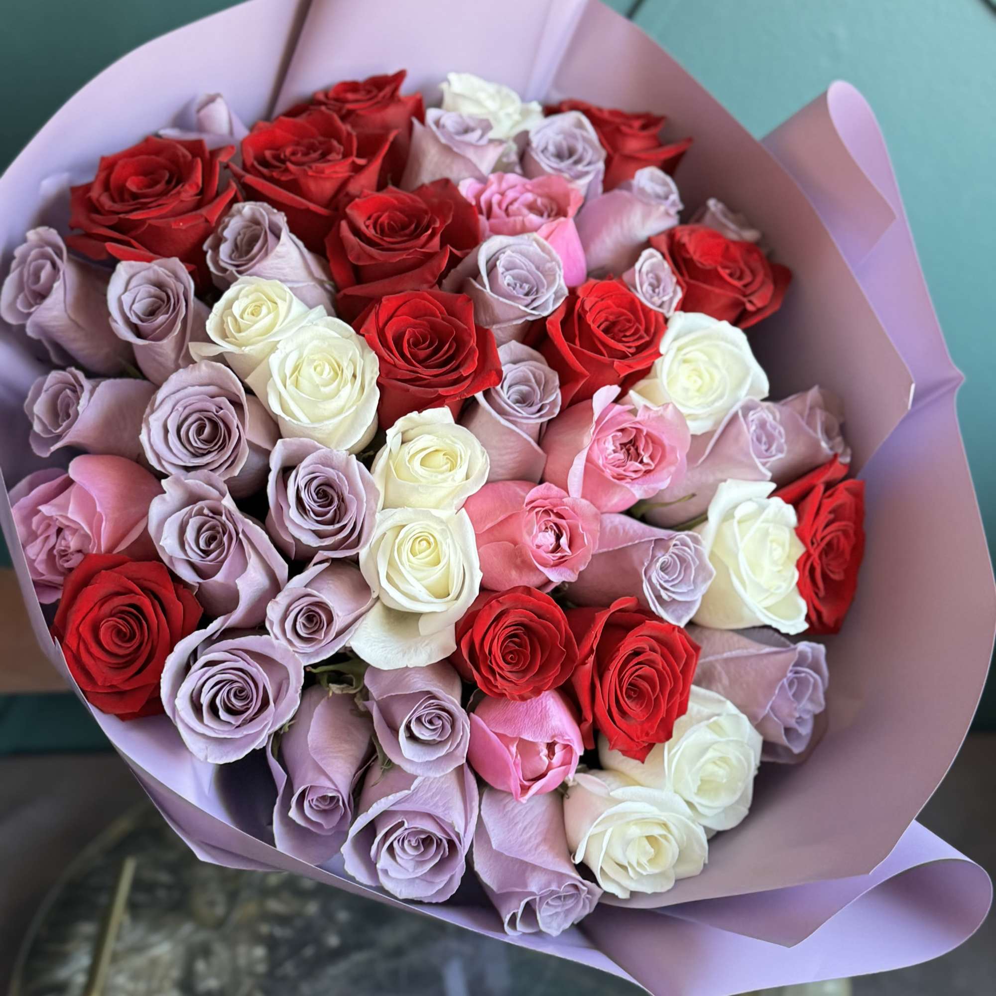 50 Mixed roses Bouquet. Red, lavender, white and pink
Vase not included 