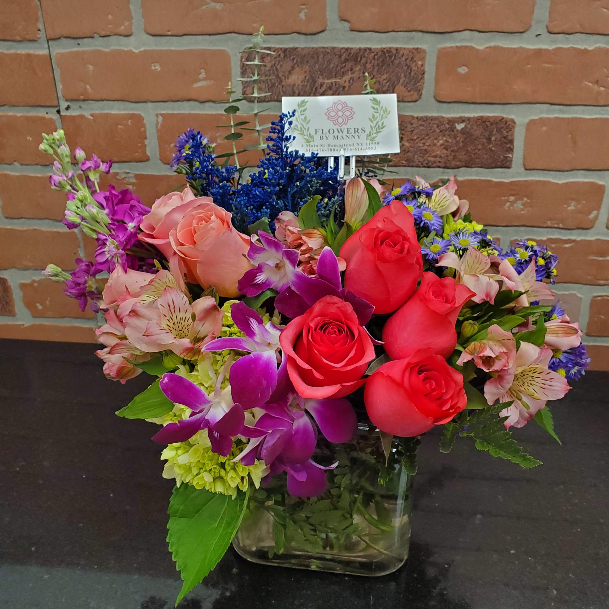 Mixed flowers for a garden looking arrangement. Mixed flowers for a garden looking arrangement.