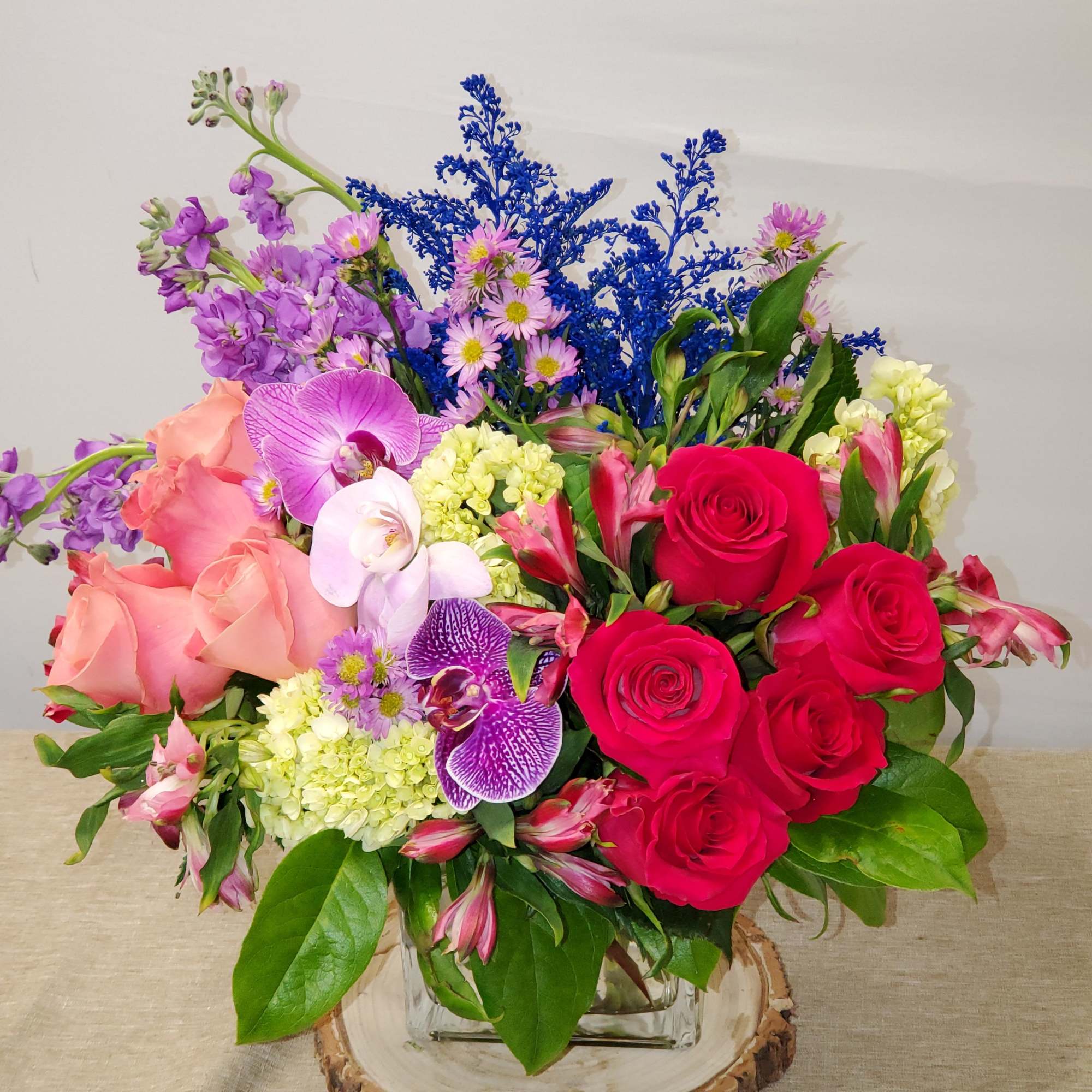 Mixed flowers for a garden looking arrangement. Mixed flowers for a garden looking arrangement.