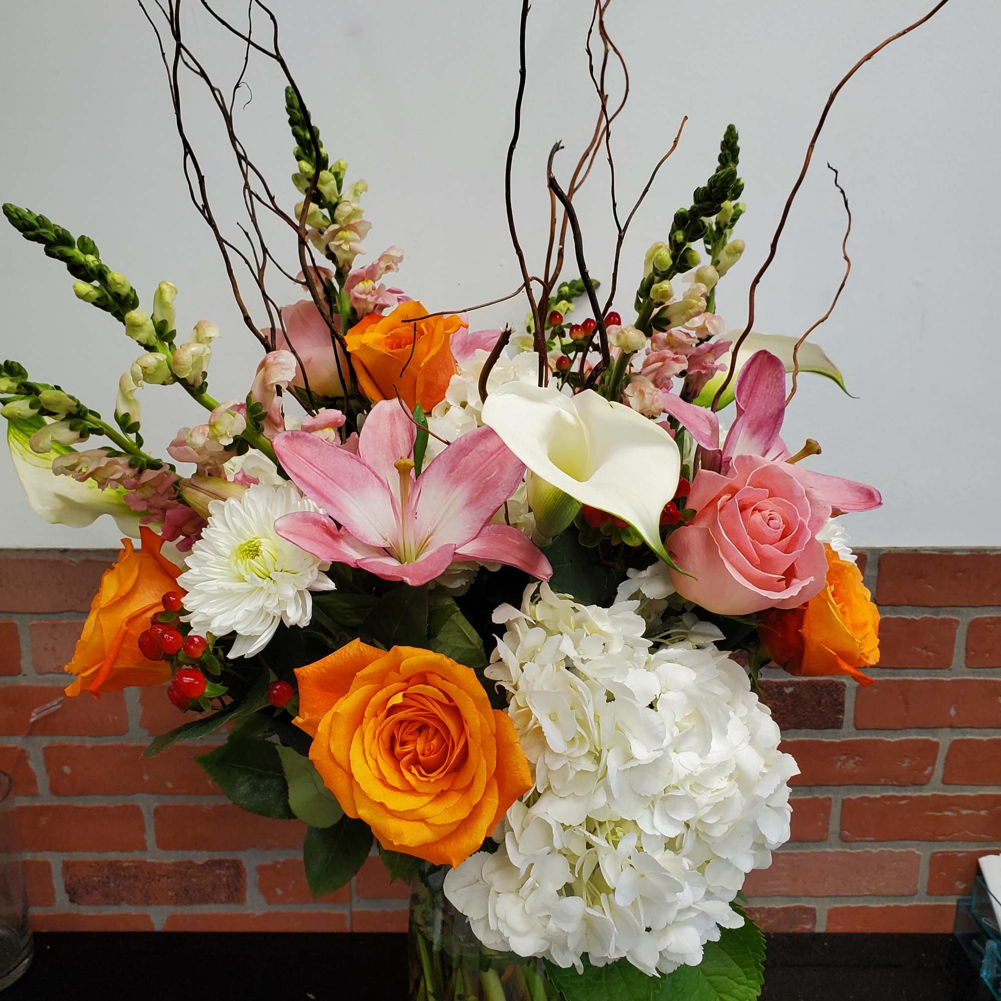 Very happy  colors, orange,light pink, white flowers. Very happy  colors, orange,light pink, white flowers.