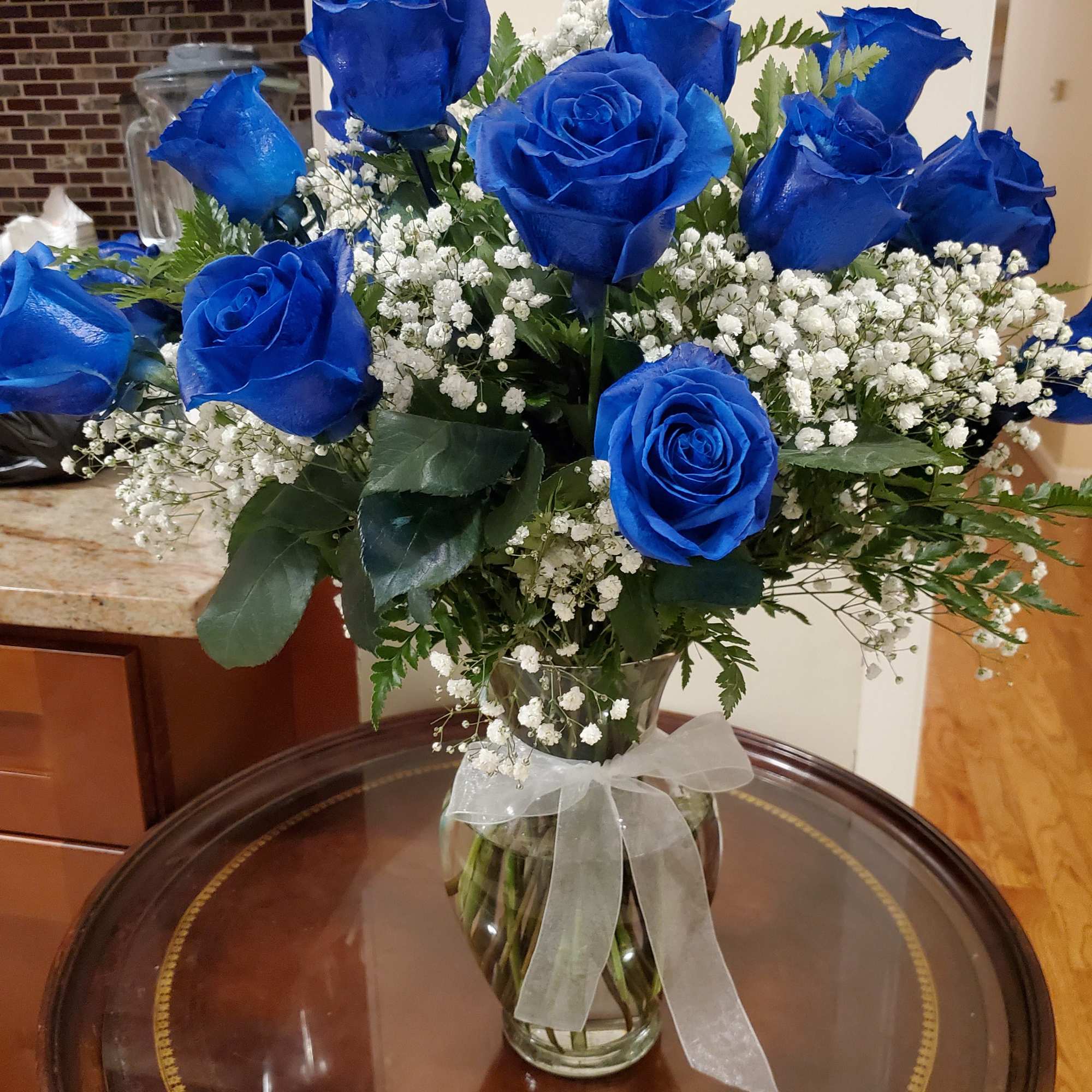 Standar:12 Rose's 
Deluxe: 18 Rose's 
Premium: 24 Rose's  Standar:12 Rose's 
Deluxe: 18 Rose's 
Premium: 24 Rose's