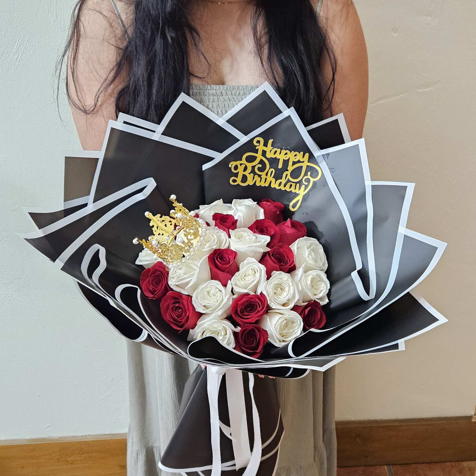 Descubre la elegancia y el impacto de nuestro ramo buch&oacute;n de rosas