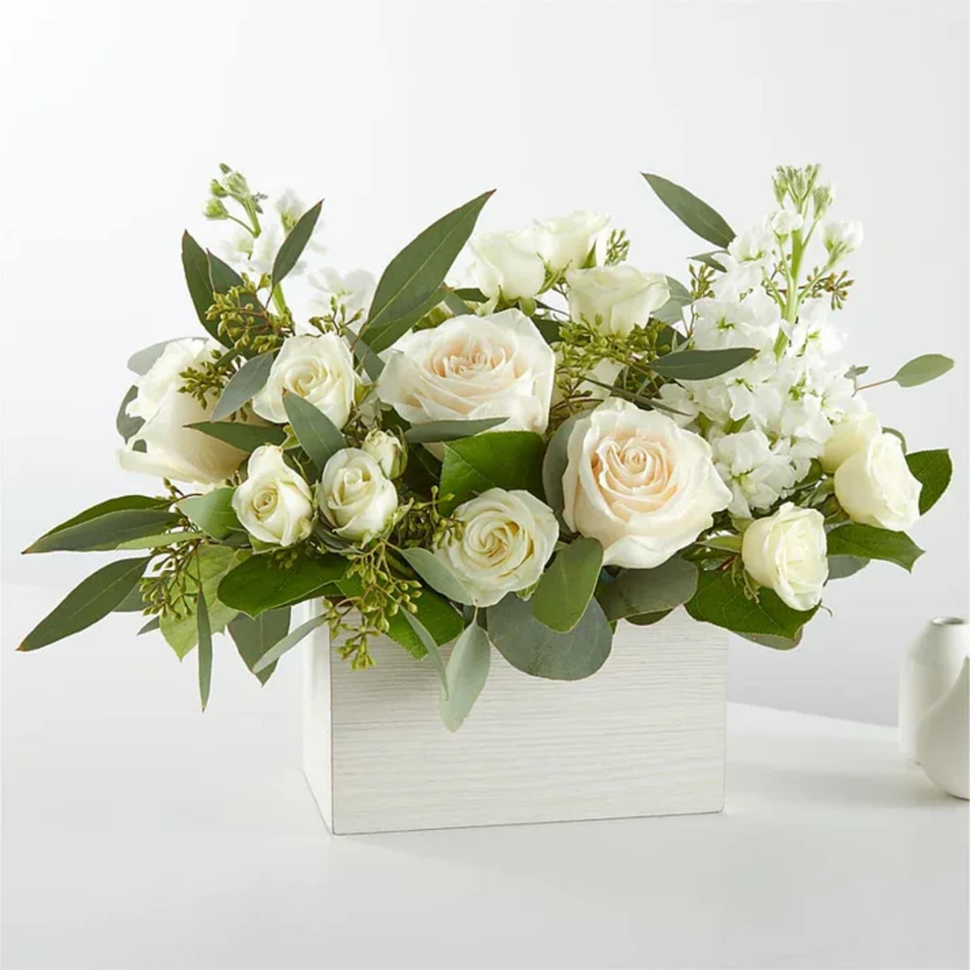 Create a serene and timeless atmosphere with our Fresh Linen Box Bouquet