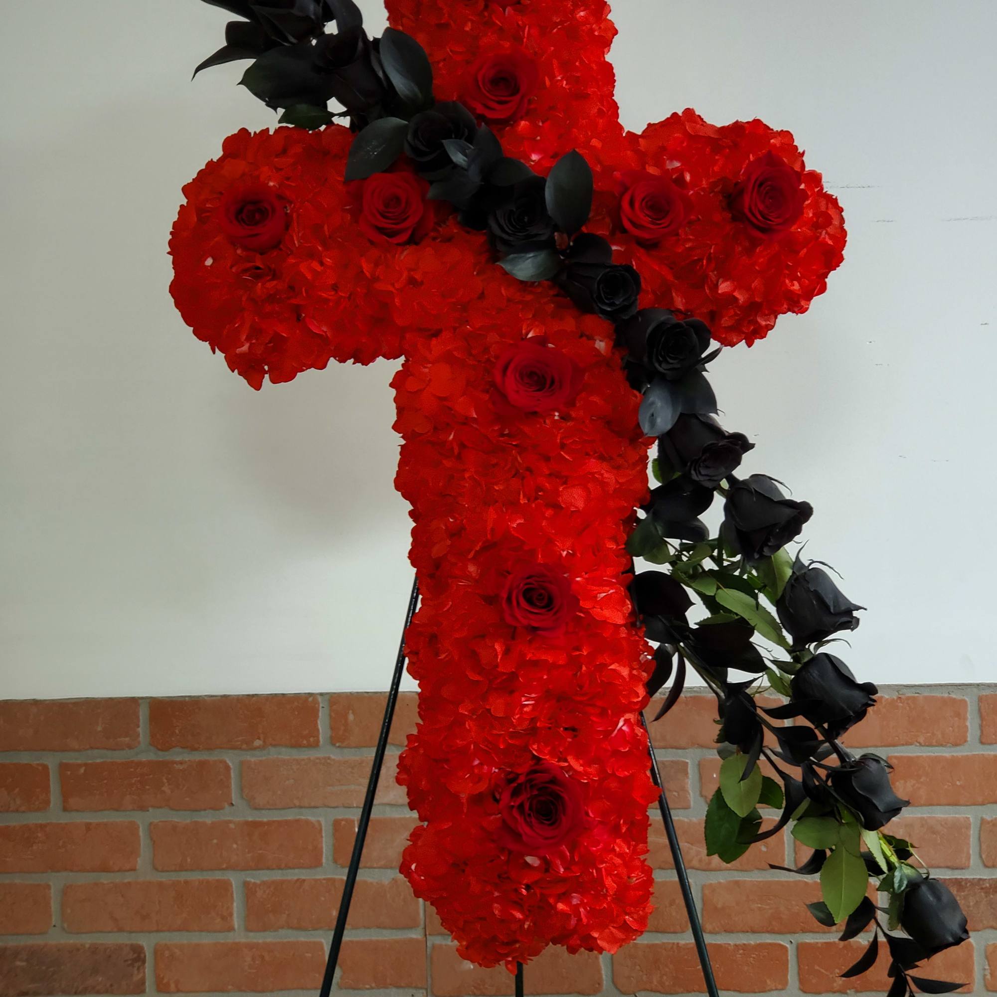 All red cross with black roses. Bandera is opcional and there would All red cross with black roses. Bandera is opcional and there would