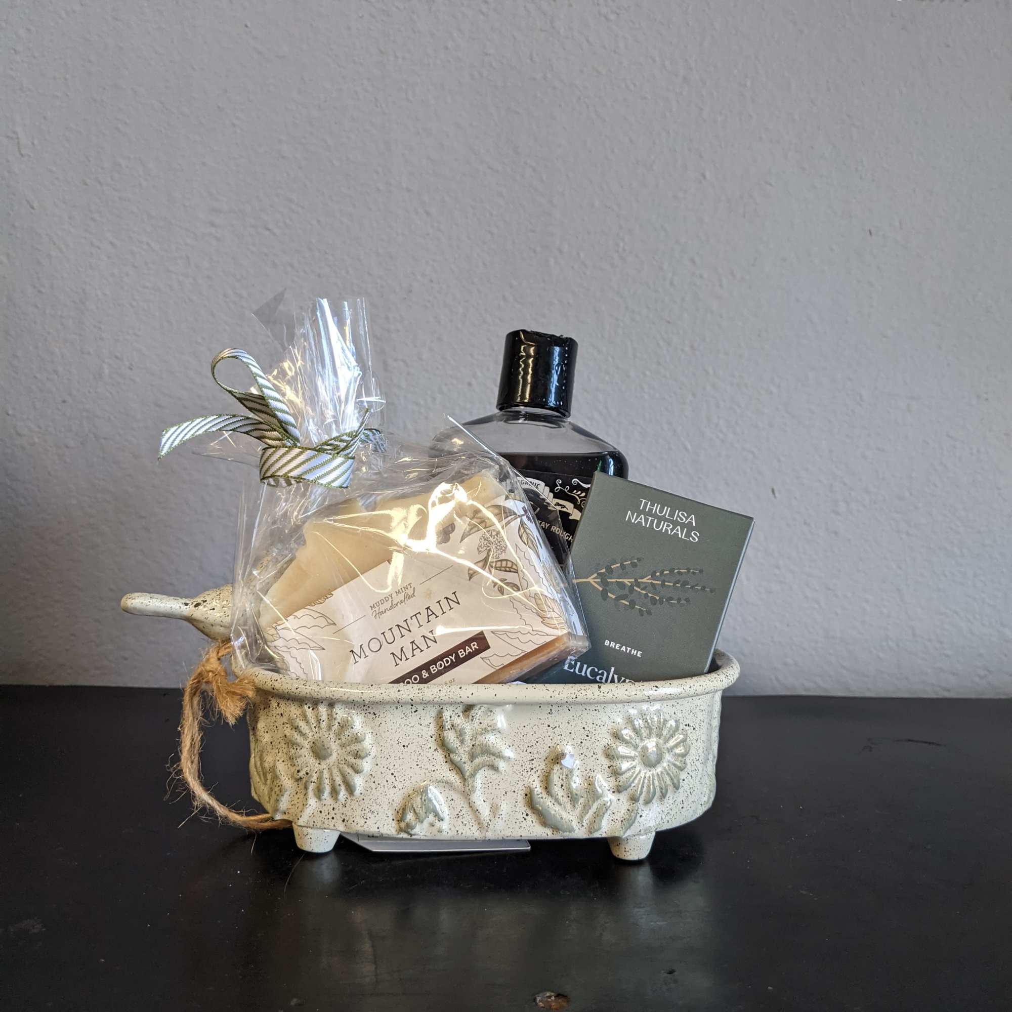 Mountain Man gift set with 2 Eucalyptus shower steamers by Thulisa Naturals