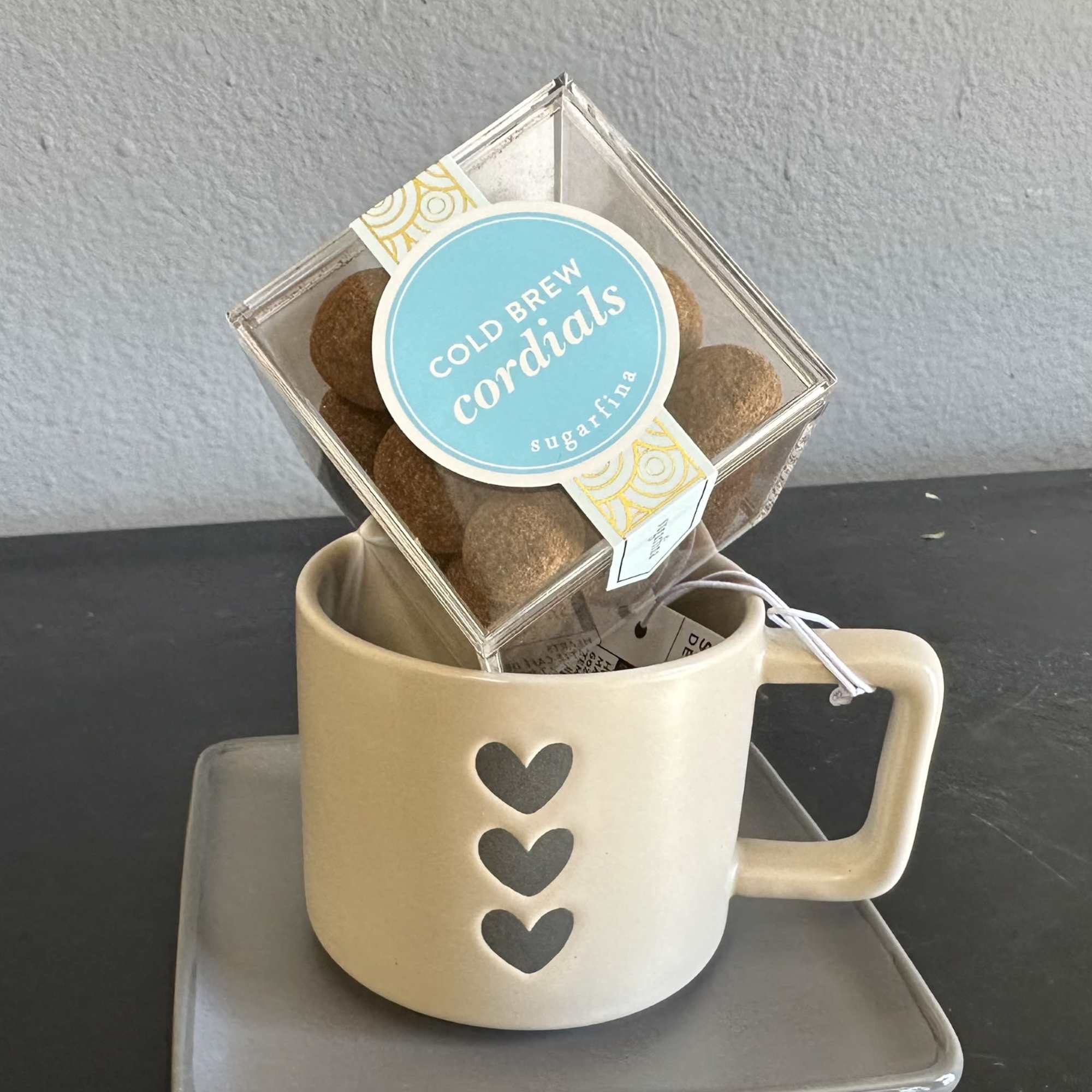 A wonderful addition to any flower arrangement or plant. Delicious cold brew