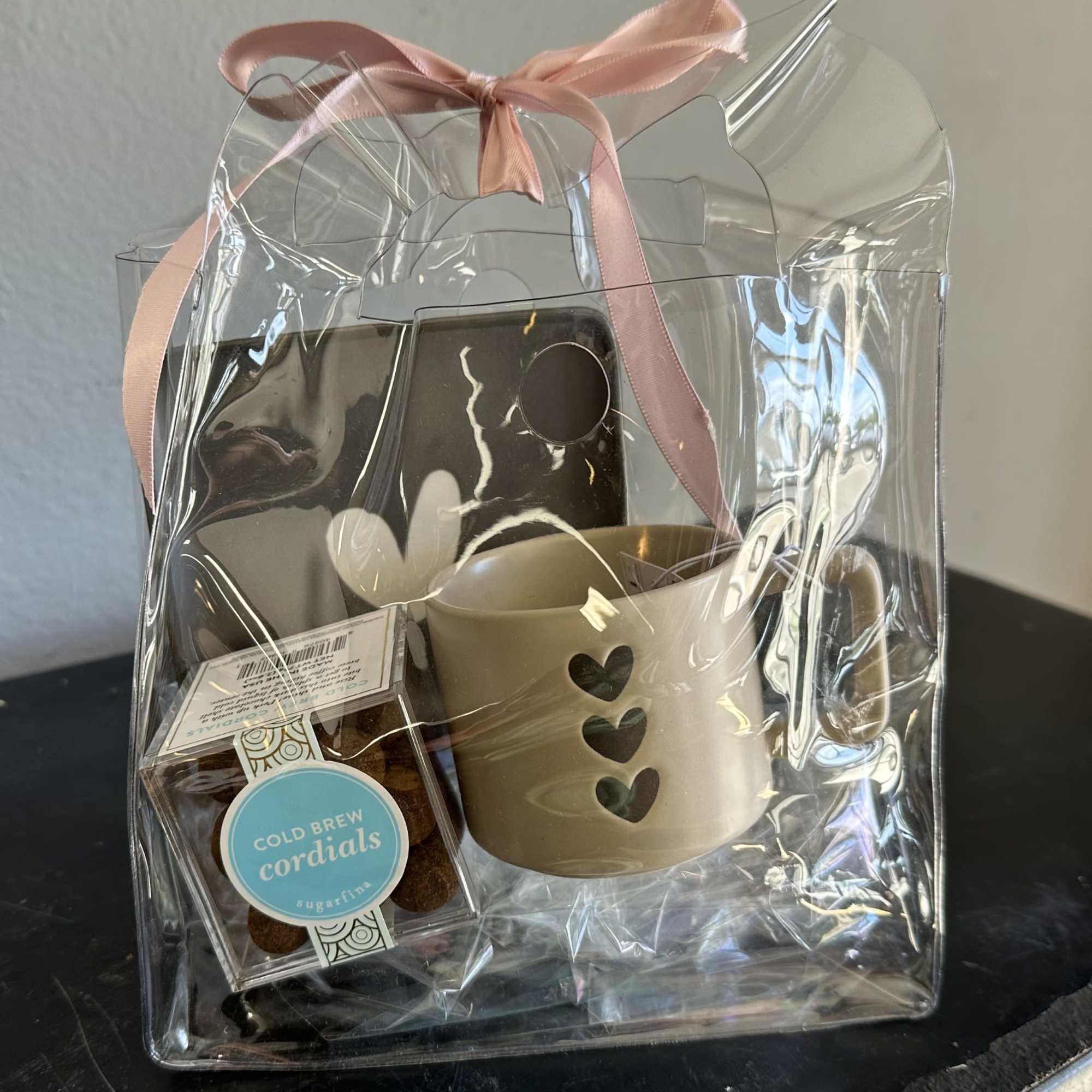 A wonderful addition to any flower arrangement or plant. Delicious cold brew