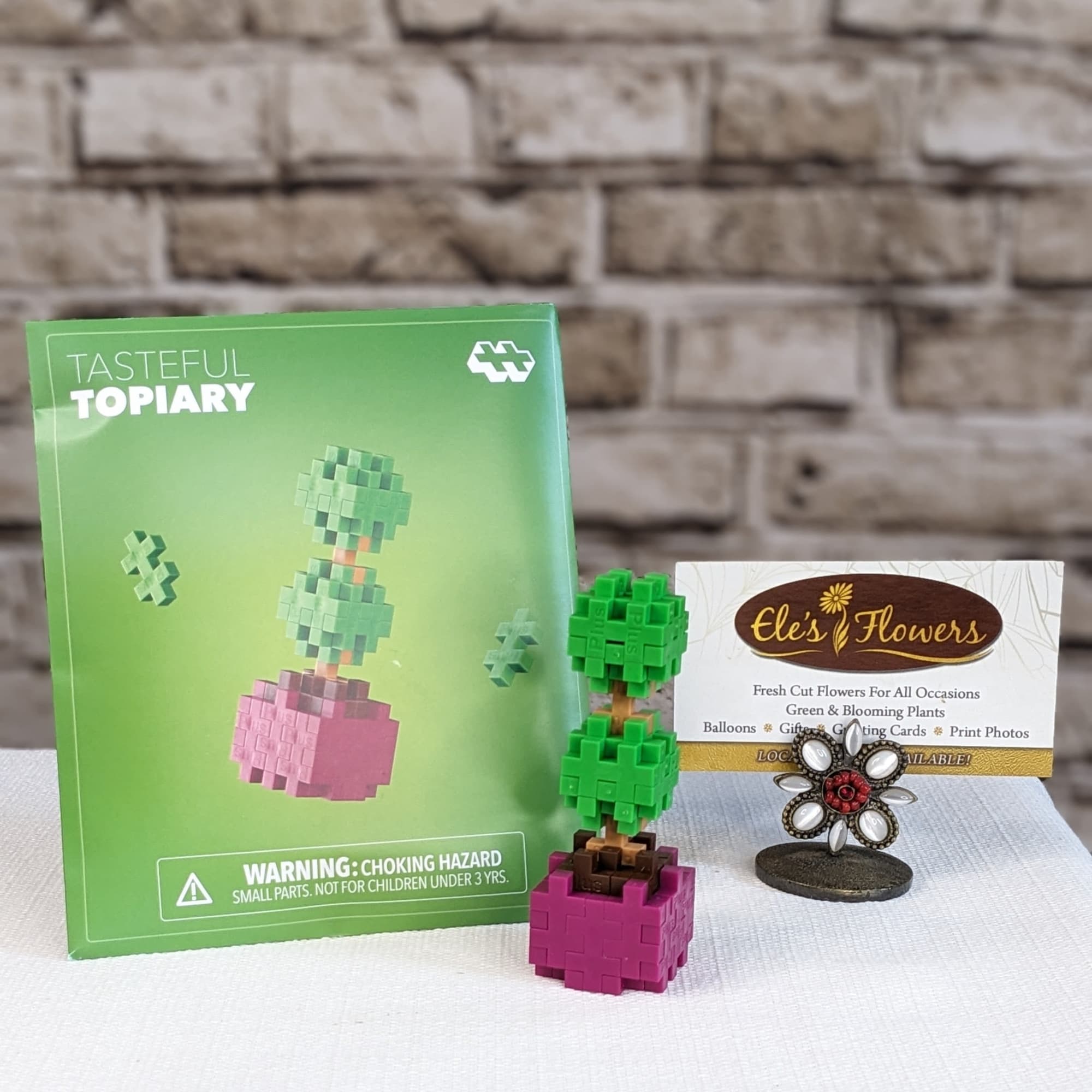 Shape your imagination into something spectacular with this elegant Tasteful Topiary in