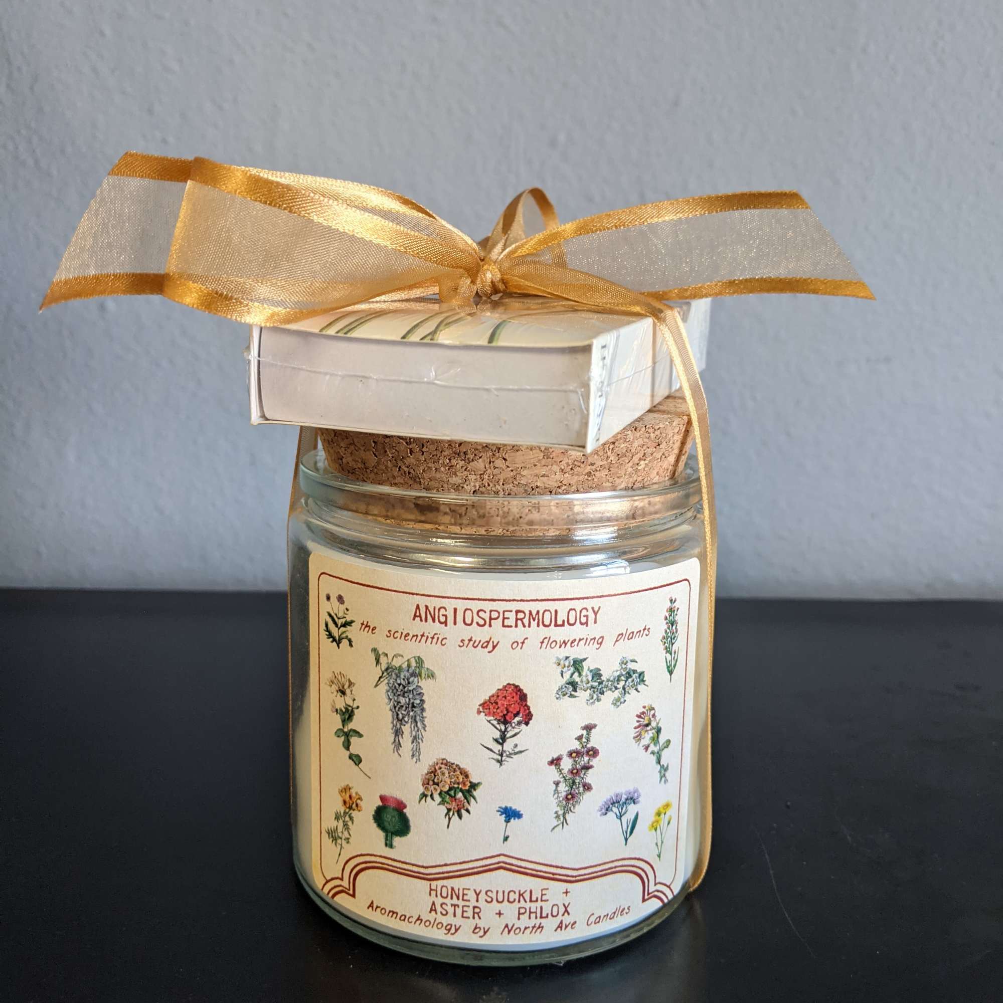 Honeysuckle+Aster+Phlox scented  candle 12 Oz. 80 Burn hours with flower box