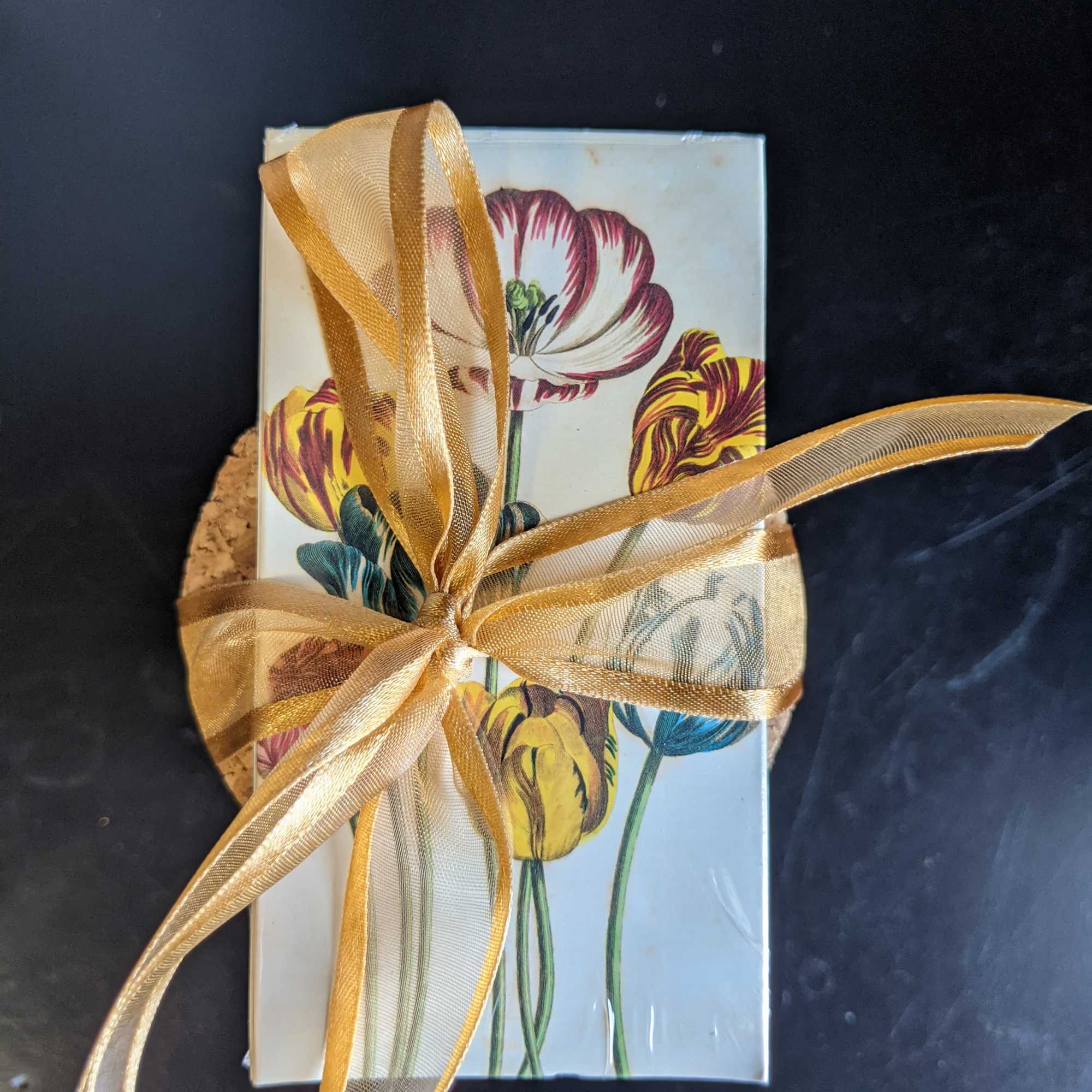 Honeysuckle+Aster+Phlox scented  candle 12 Oz. 80 Burn hours with flower box