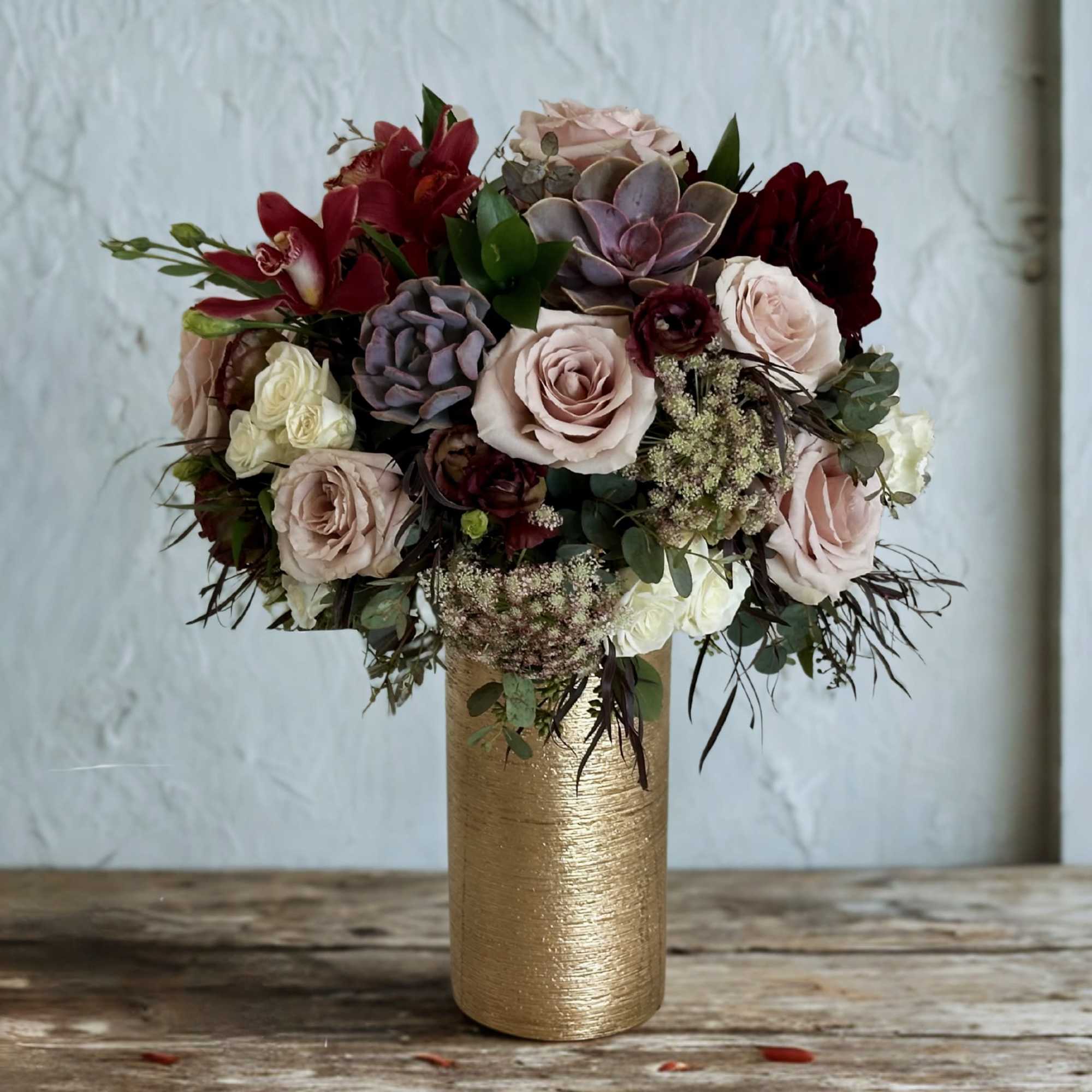 La Brea Arrangement &ndash; Luxury Flowers in Los Angeles

Discover the La Brea