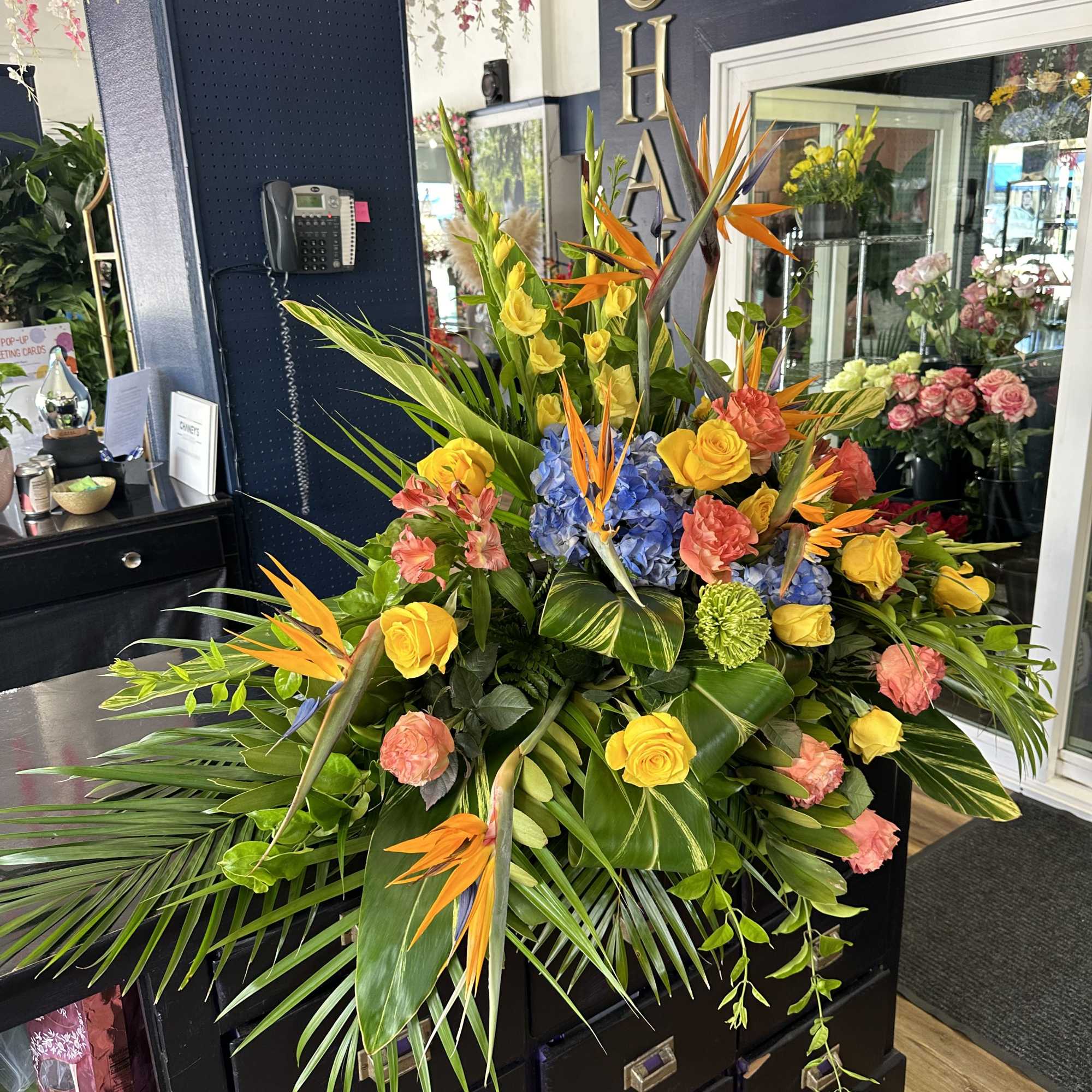 Breathtaking exotic design!
Size cca. 60x18x28&ldquo;