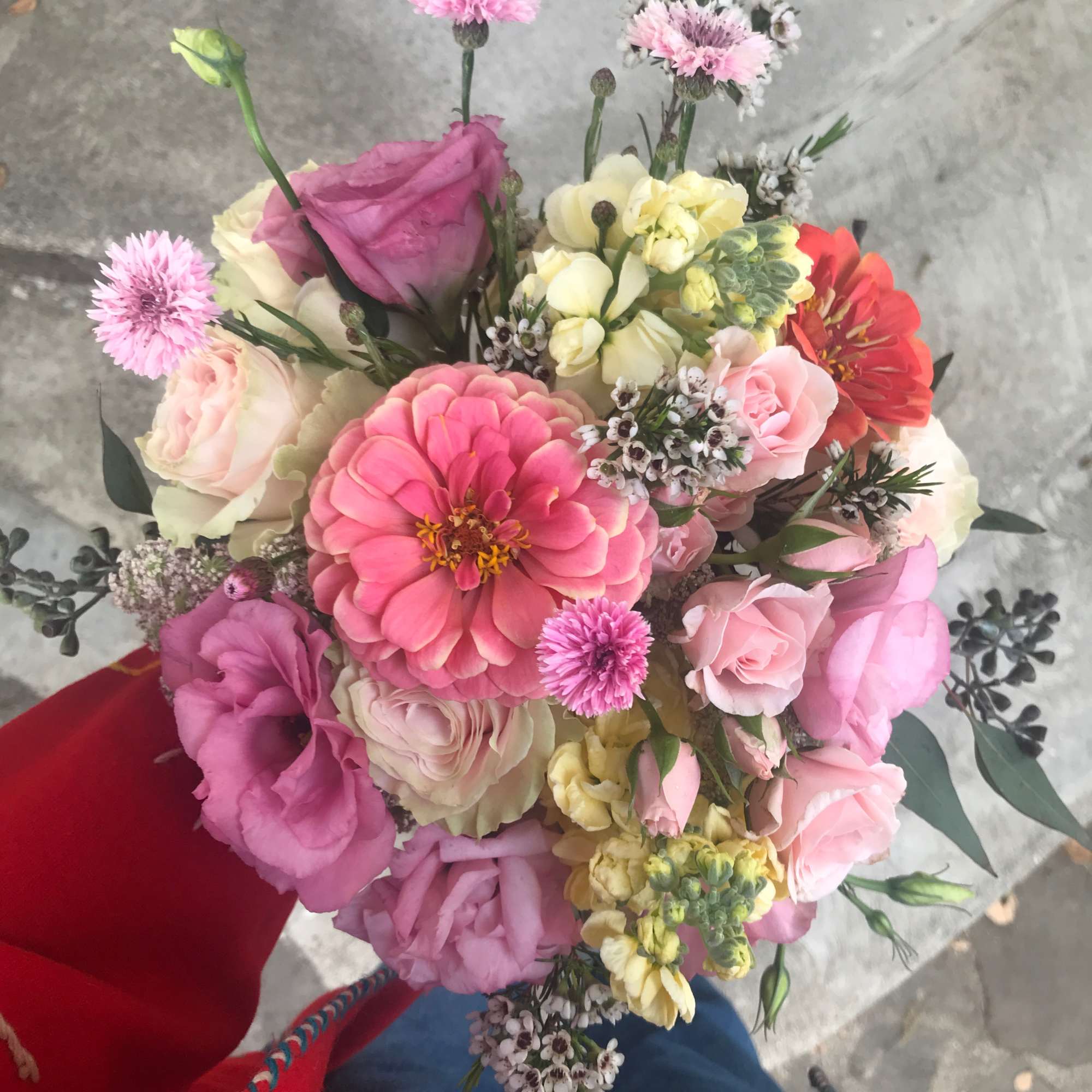 The prettiest pastels in happy springtime nuances in this gorgeous bouquet with