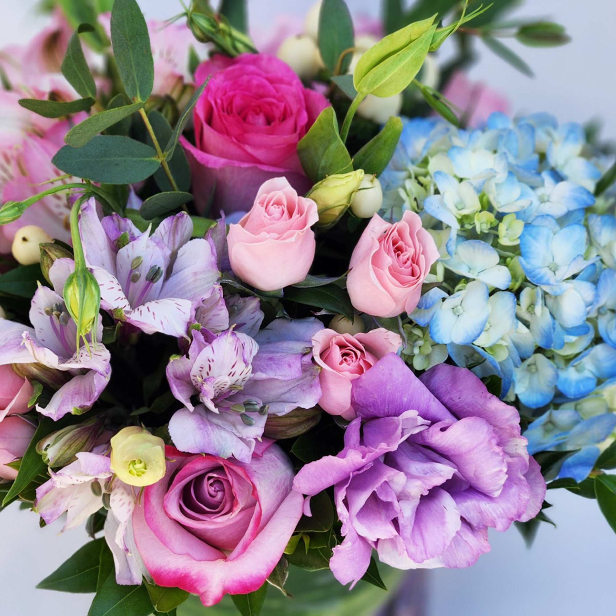 The Pastel Garden Vase &ndash; Elegant Flower Delivery in San Diego

Send a