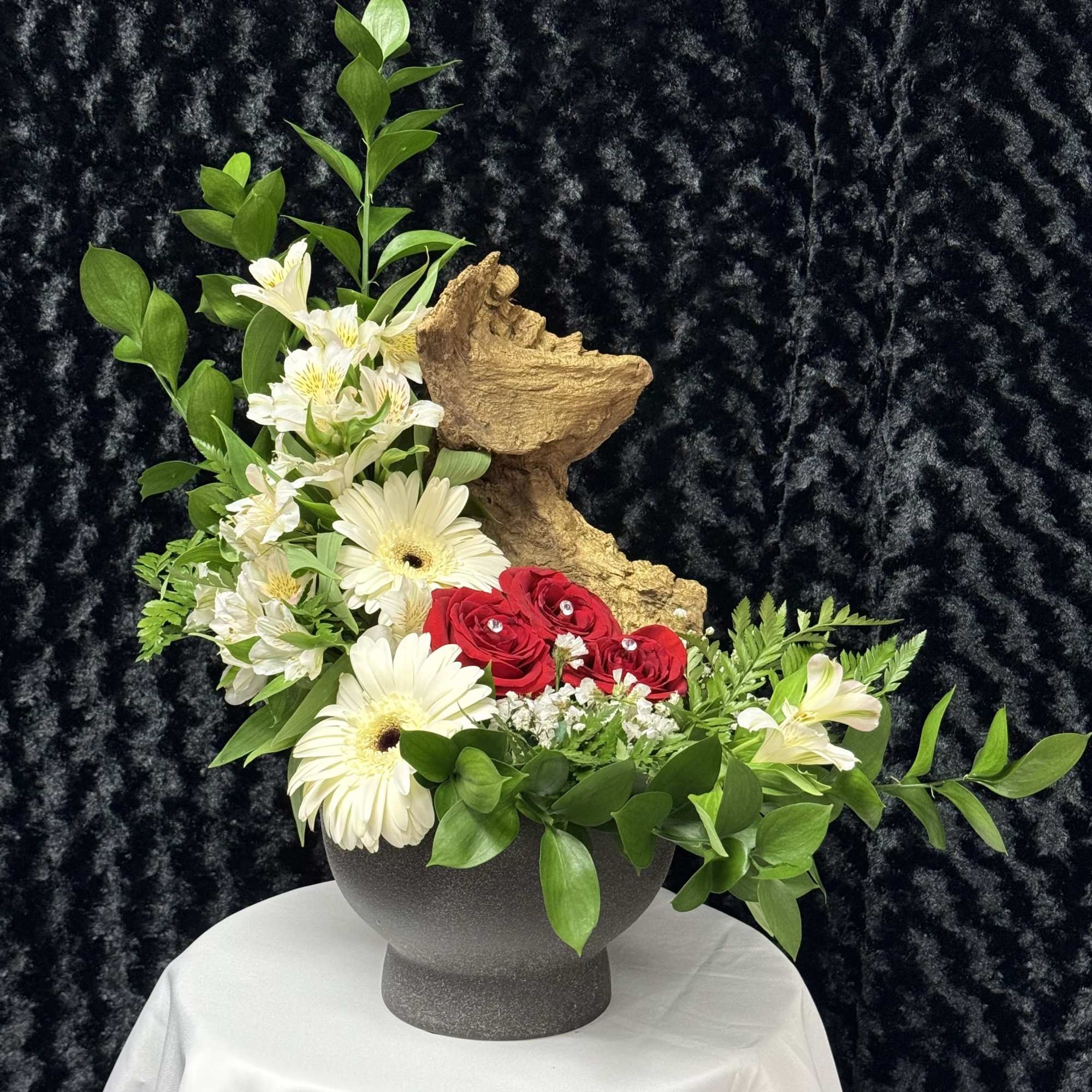 A captivating floral design that symbolizes a one-of-a-kind connection. With every bloom A captivating floral design that symbolizes a one-of-a-kind connection. With every bloom