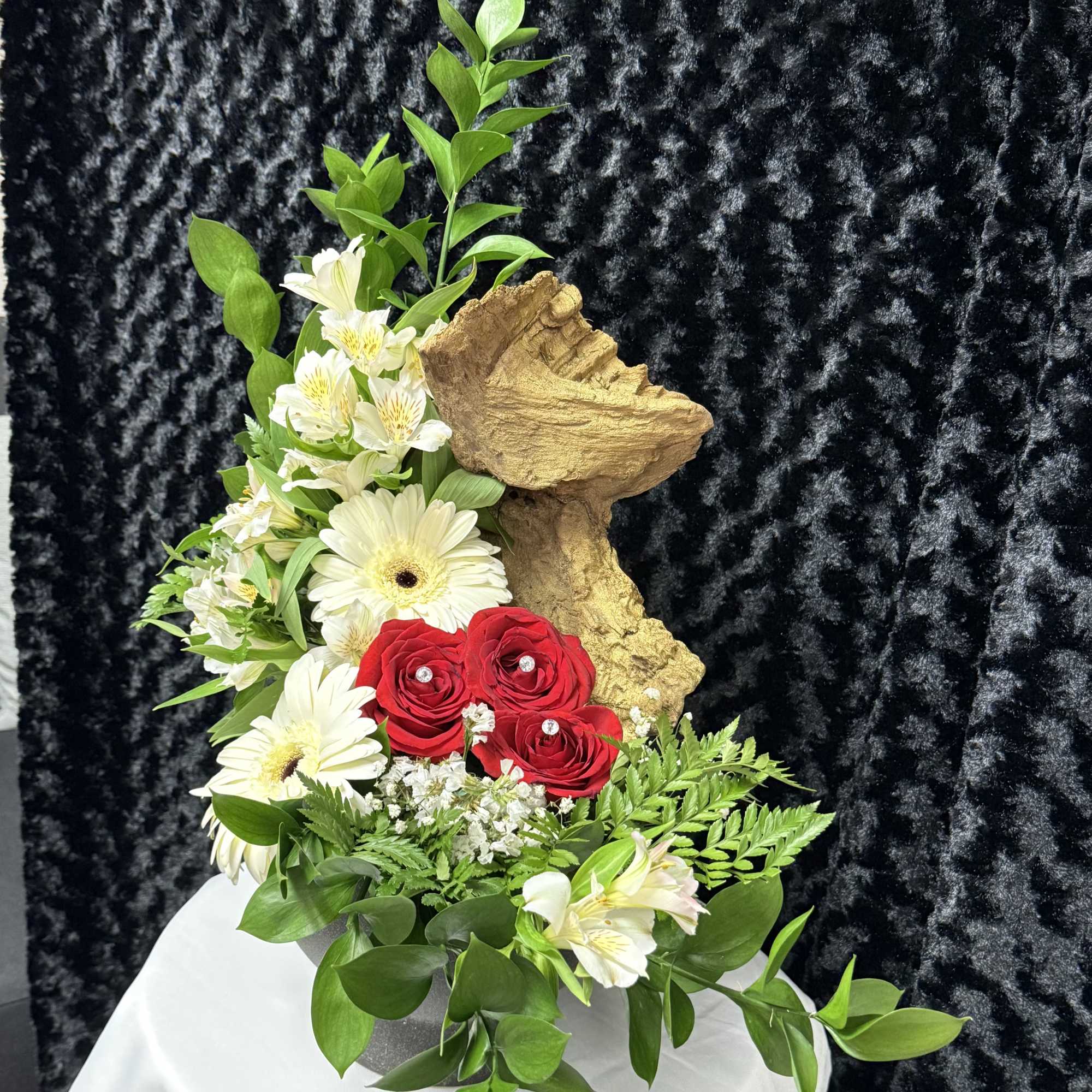 A captivating floral design that symbolizes a one-of-a-kind connection. With every bloom A captivating floral design that symbolizes a one-of-a-kind connection. With every bloom