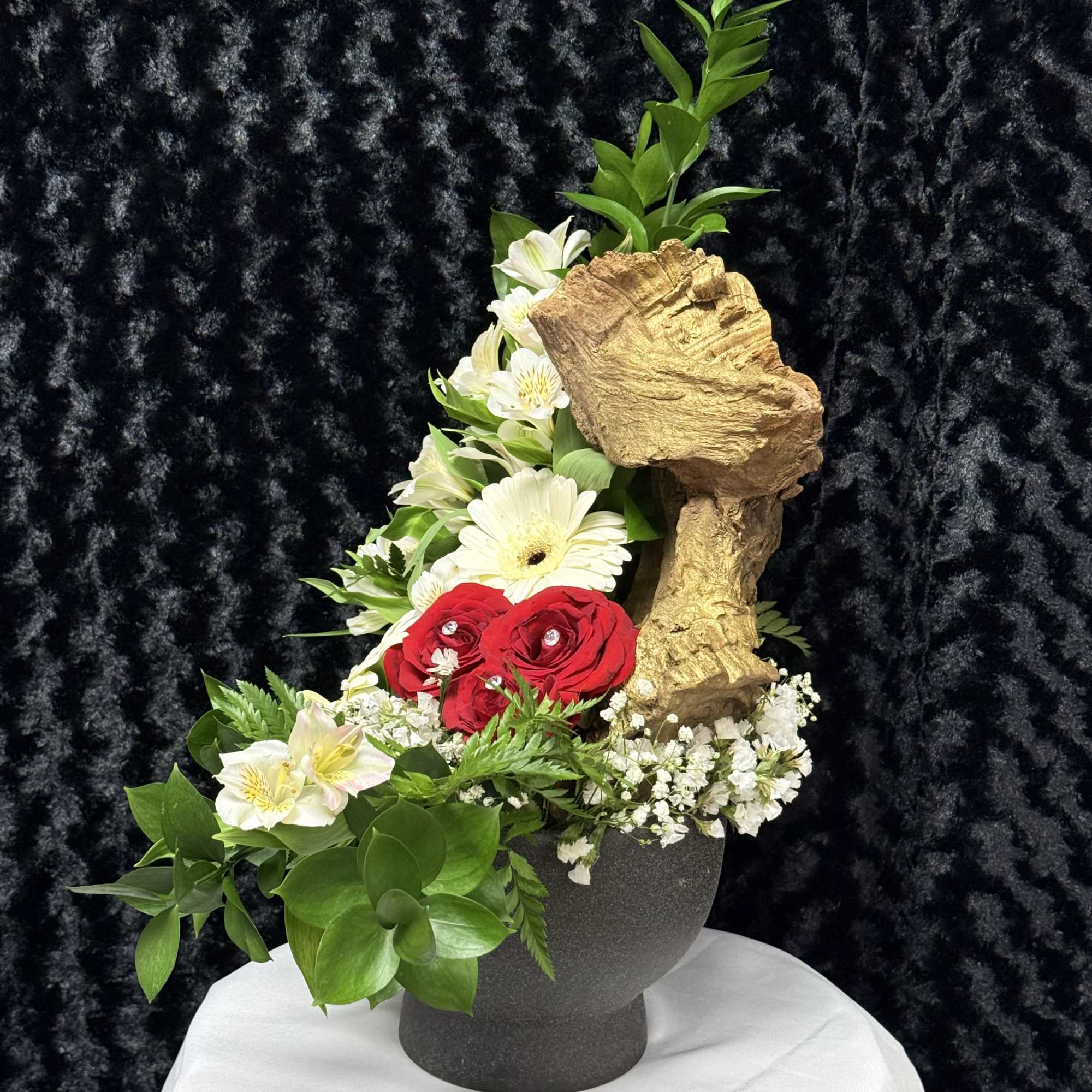 A captivating floral design that symbolizes a one-of-a-kind connection. With every bloom A captivating floral design that symbolizes a one-of-a-kind connection. With every bloom