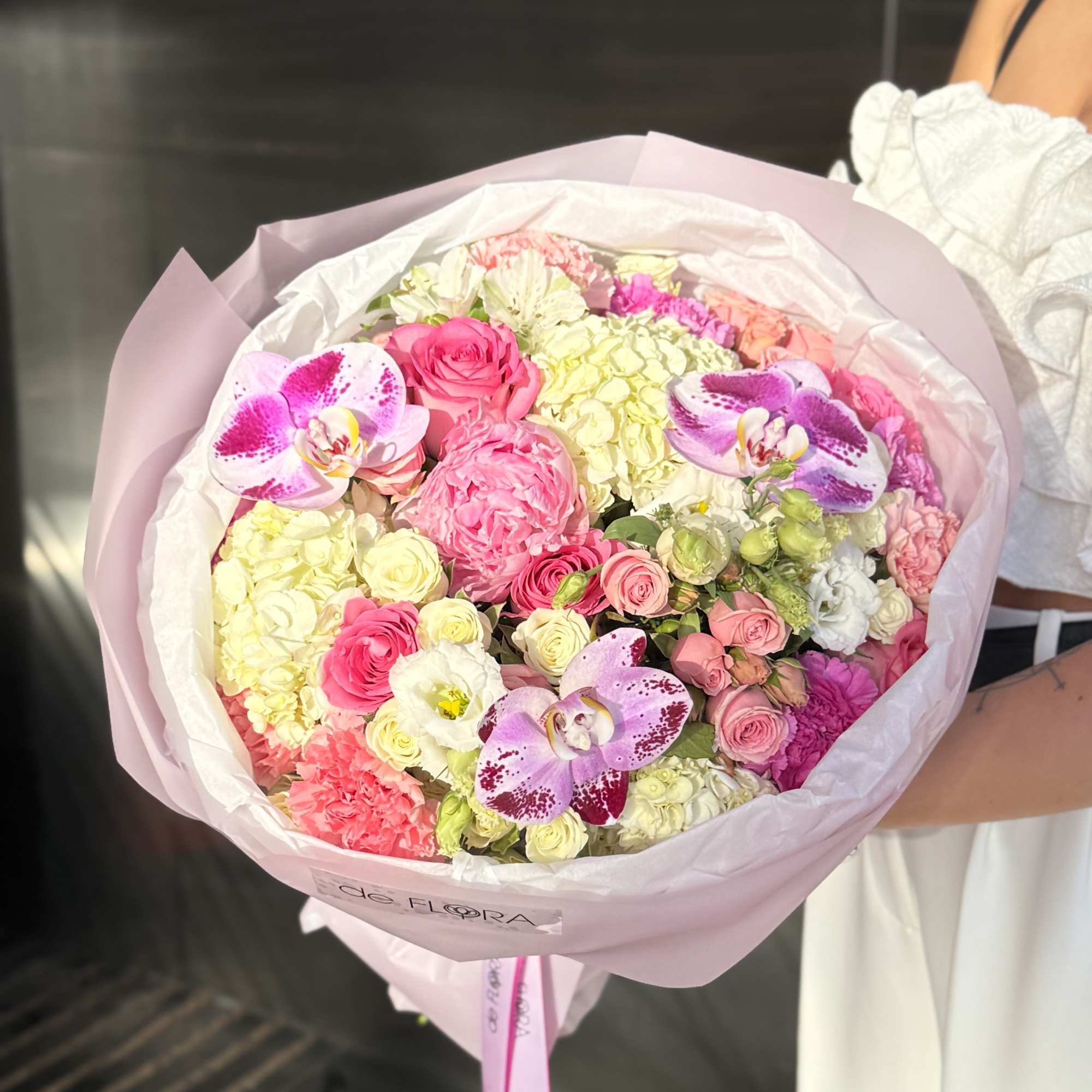An elegant and radiant bouquet that brings together the finest shades of