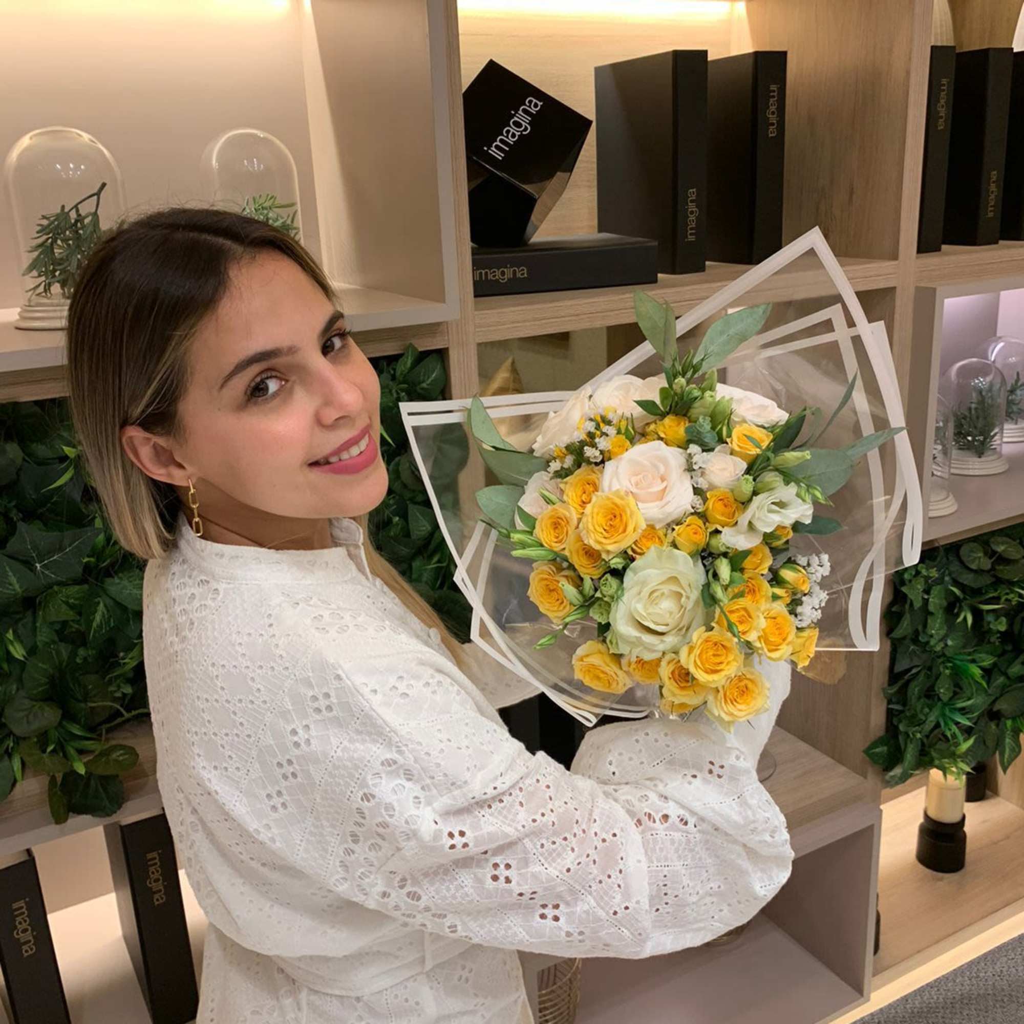 A beautiful bouquet that combines the purity and freshness of white roses