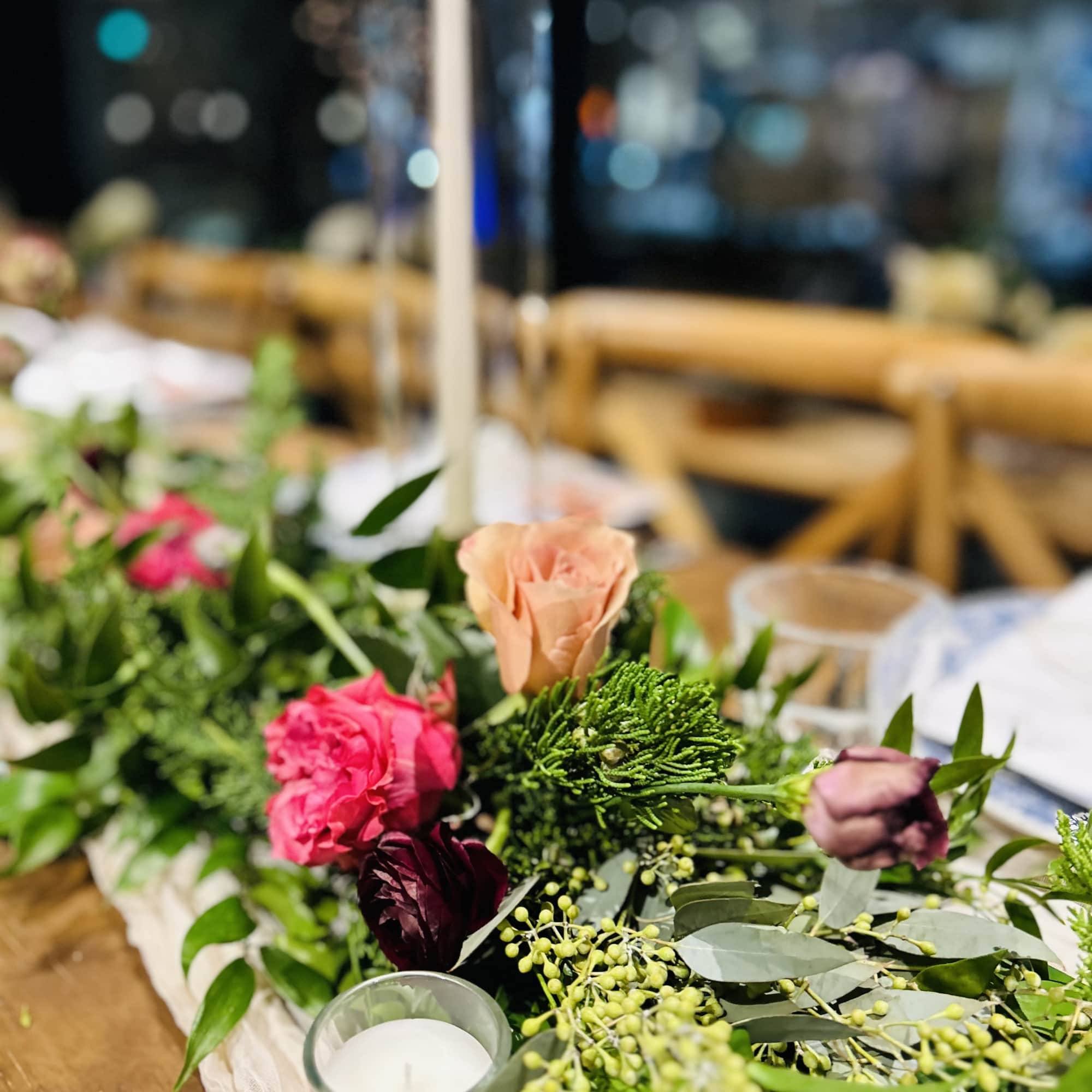 The garland is perfect for any kind of events! Our simple greenery The garland is perfect for any kind of events! Our simple greenery