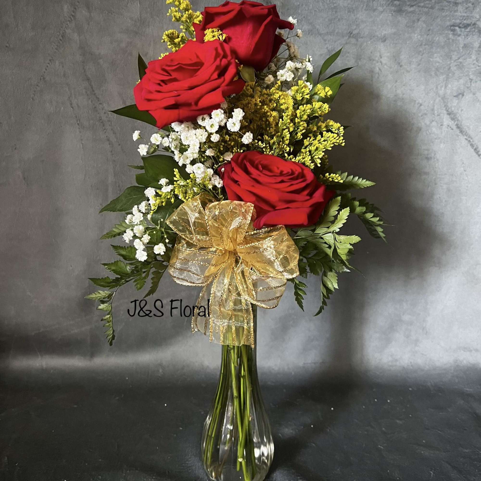 Introducing Our Design Red Rosy Trio Vase beautifully arranged with 3 Premium Introducing Our Design Red Rosy Trio Vase beautifully arranged with 3 Premium