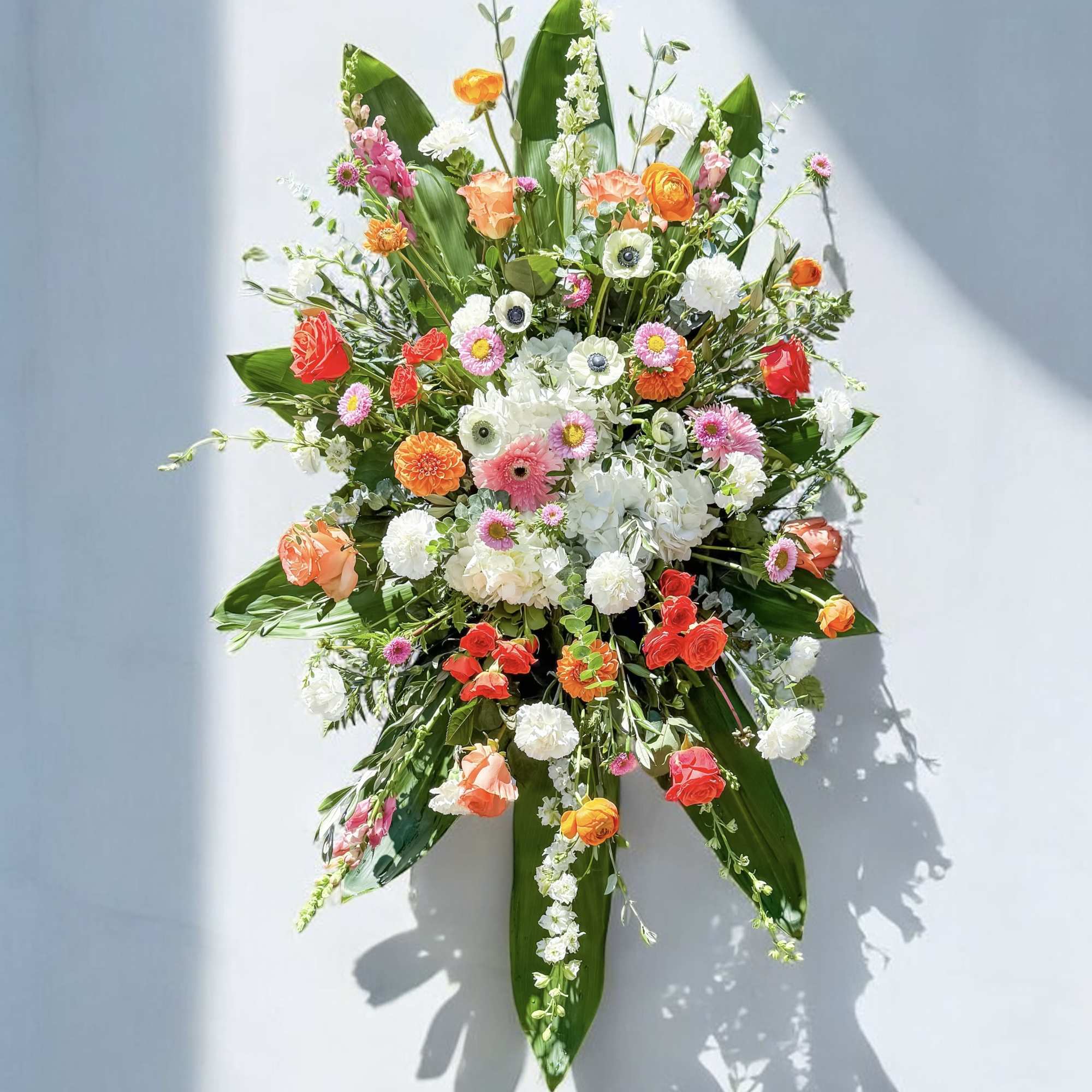 Elegant springy standing spray / comes on a stand