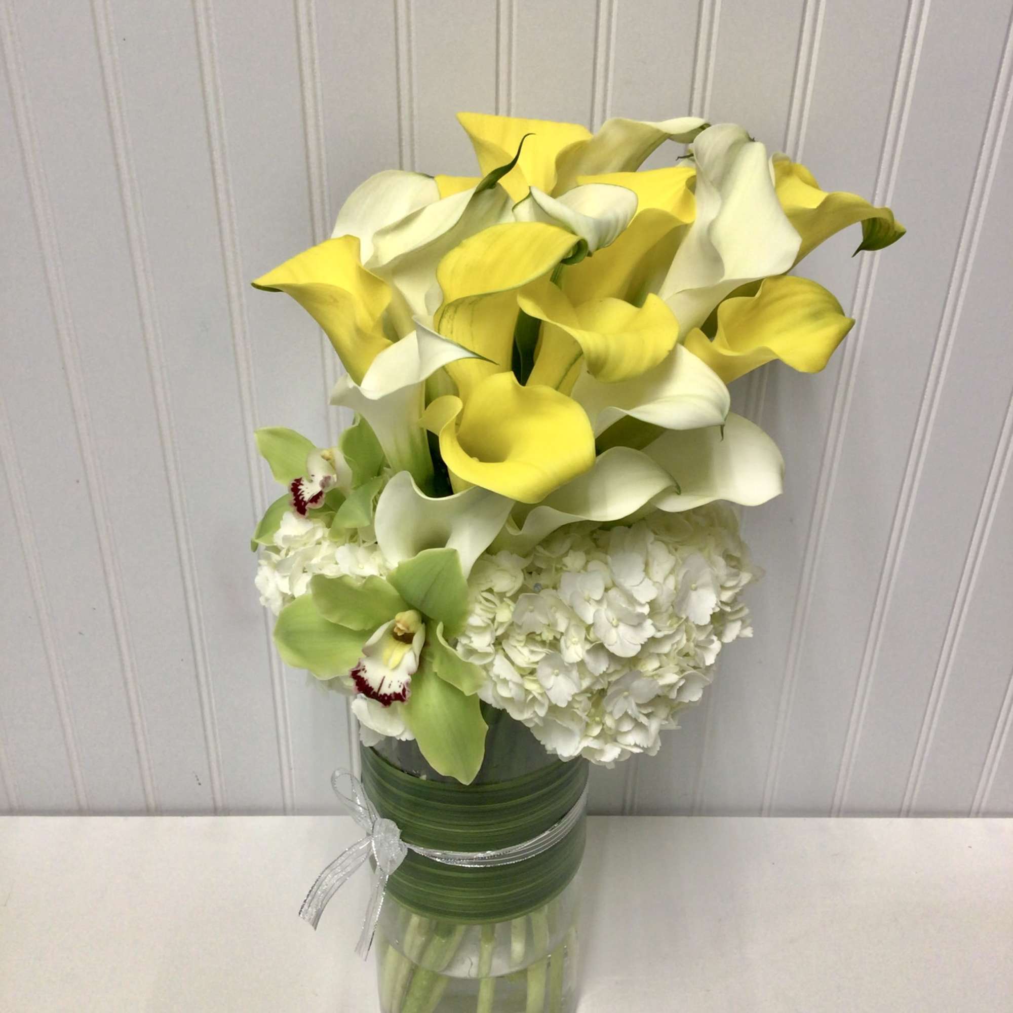 This beautiful bouquet beautiful , clean and elegant is perfect for any
