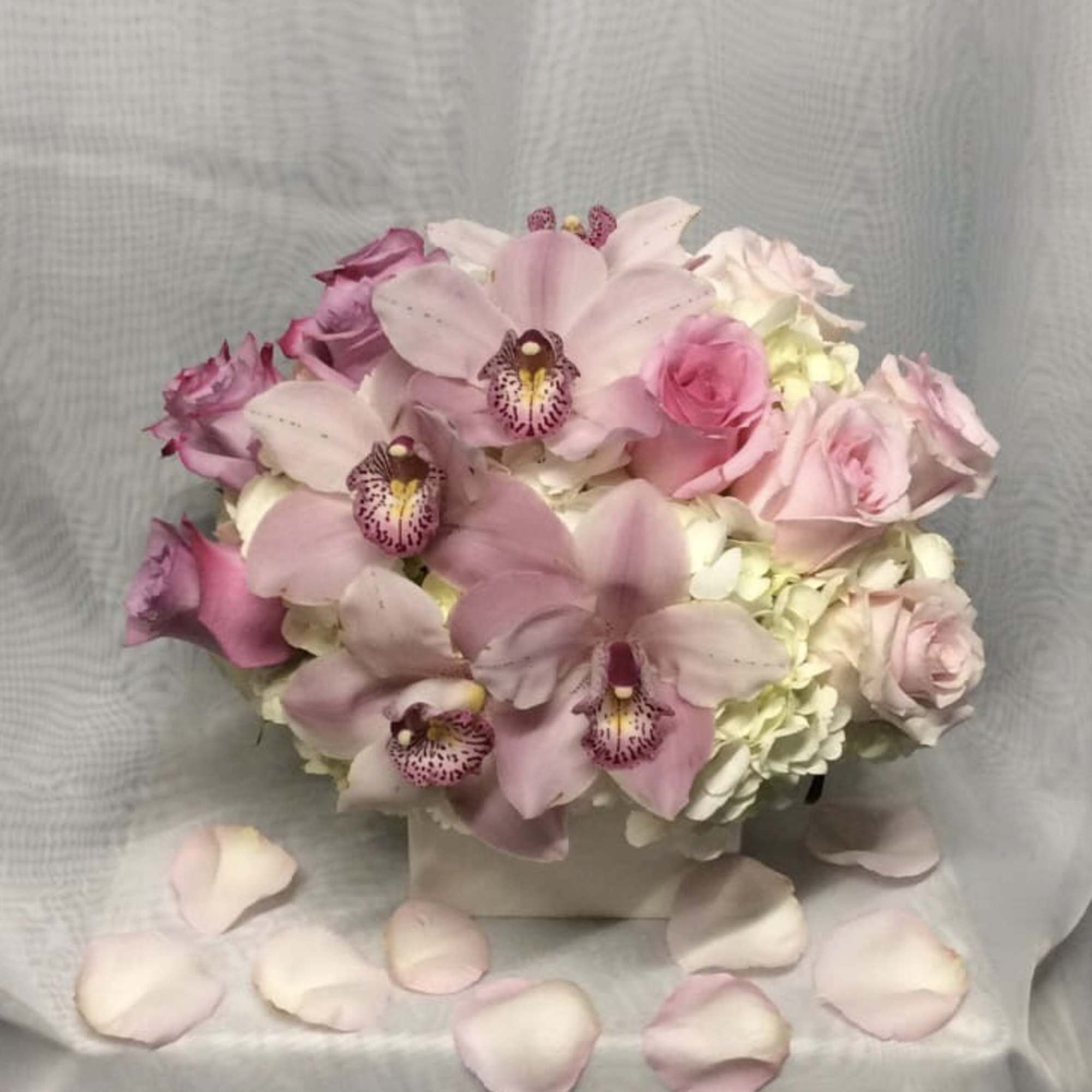 A perfec combination with white hydrangeas, pink roses, lavender roses and green