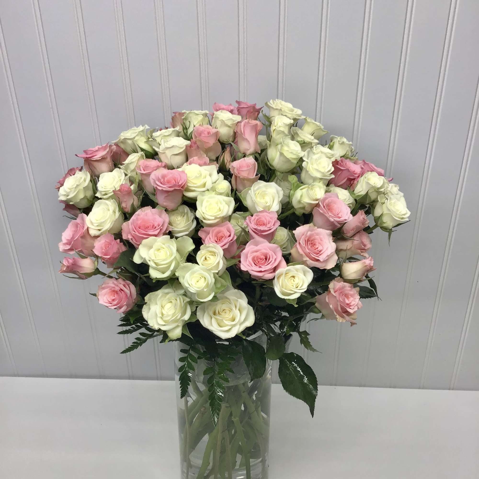 A beautiful combination of  white and pink spray roses 