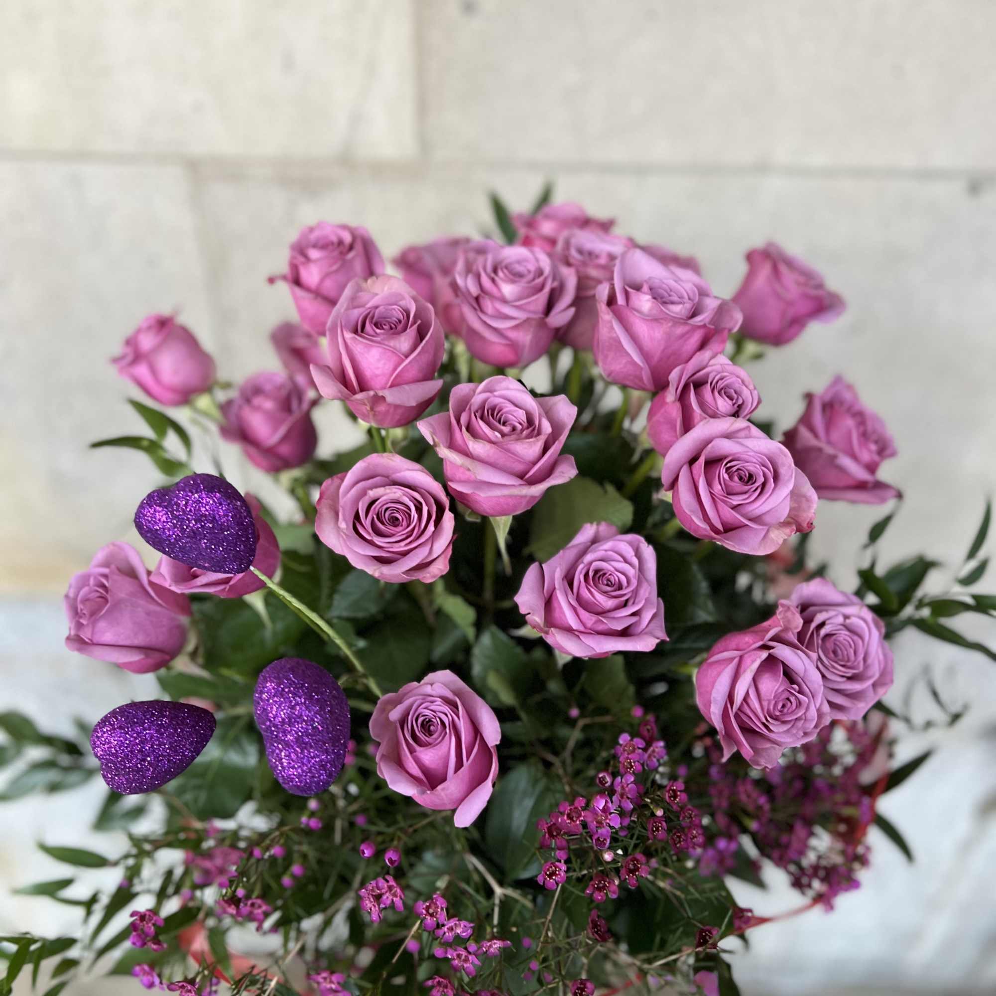 We are pleased to highlight our exquisite collection of long-stemmed roses, expertly