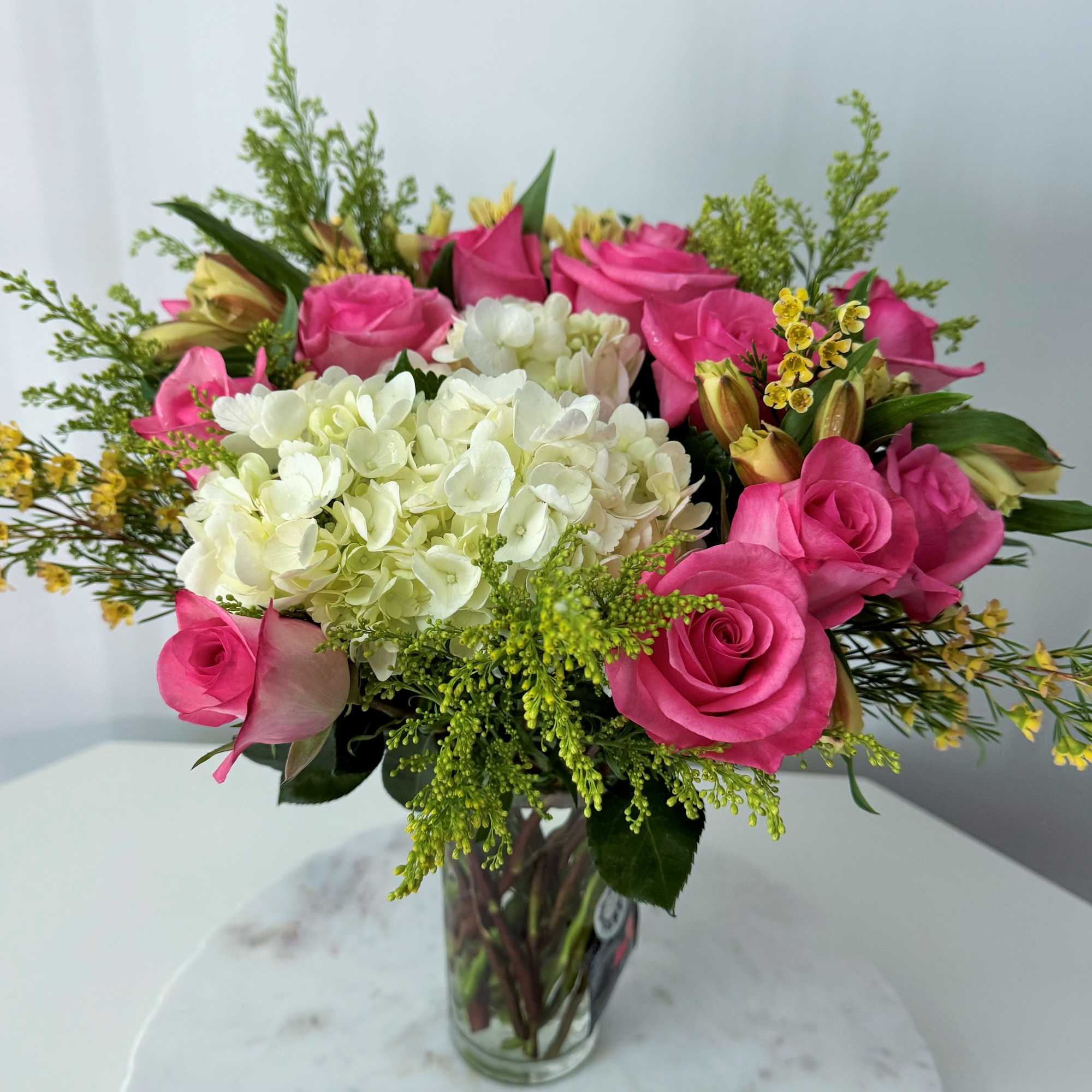 Spring Garden is a fascinating yellow and green colors that enhance the